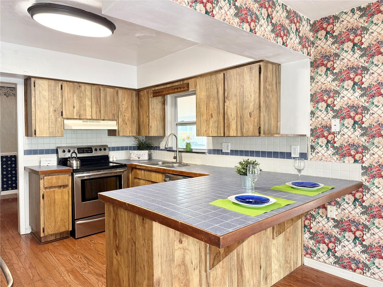 Kitchen - Peninsula Island