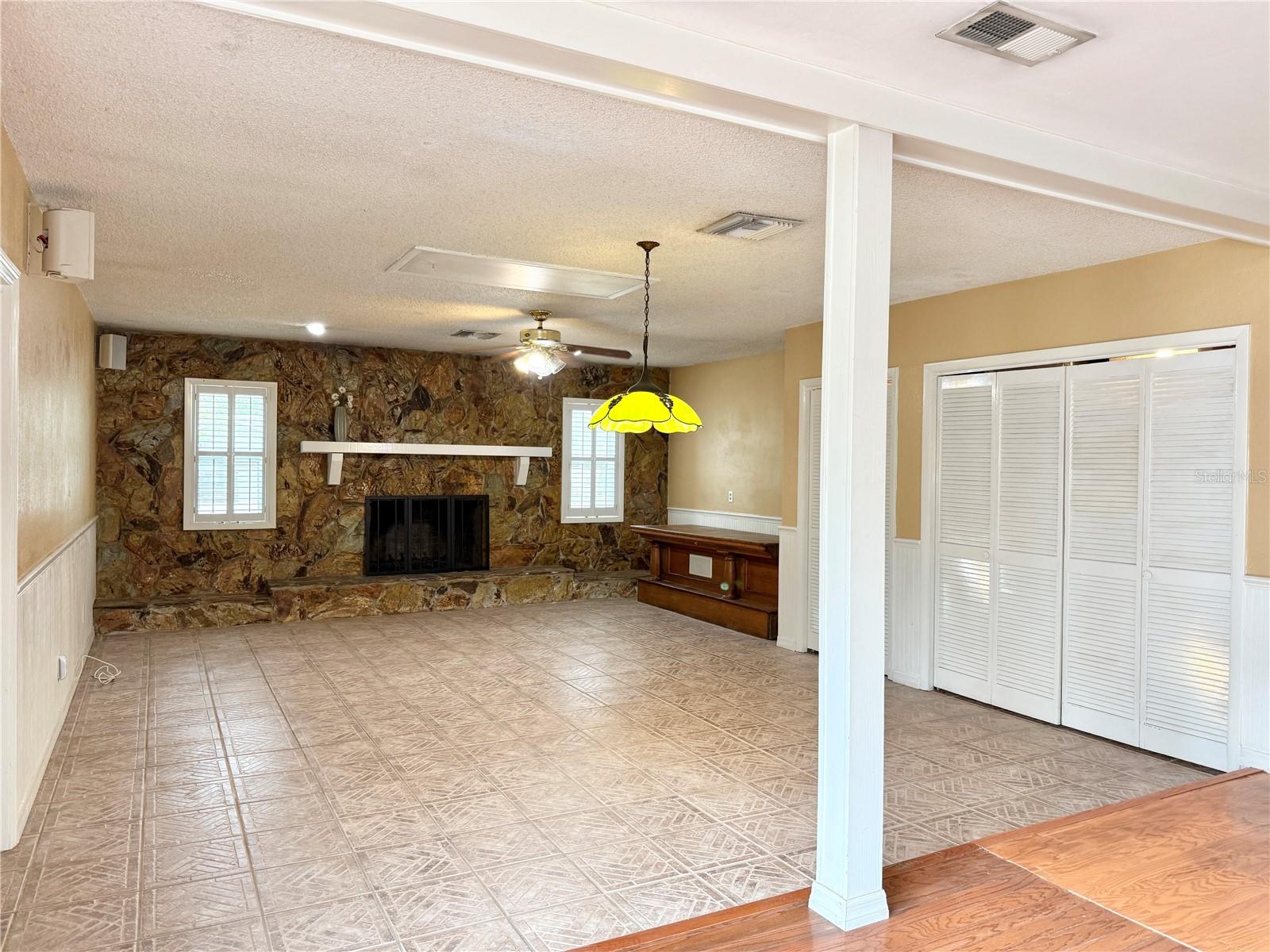 Family Room - 19'2" x 23'5"