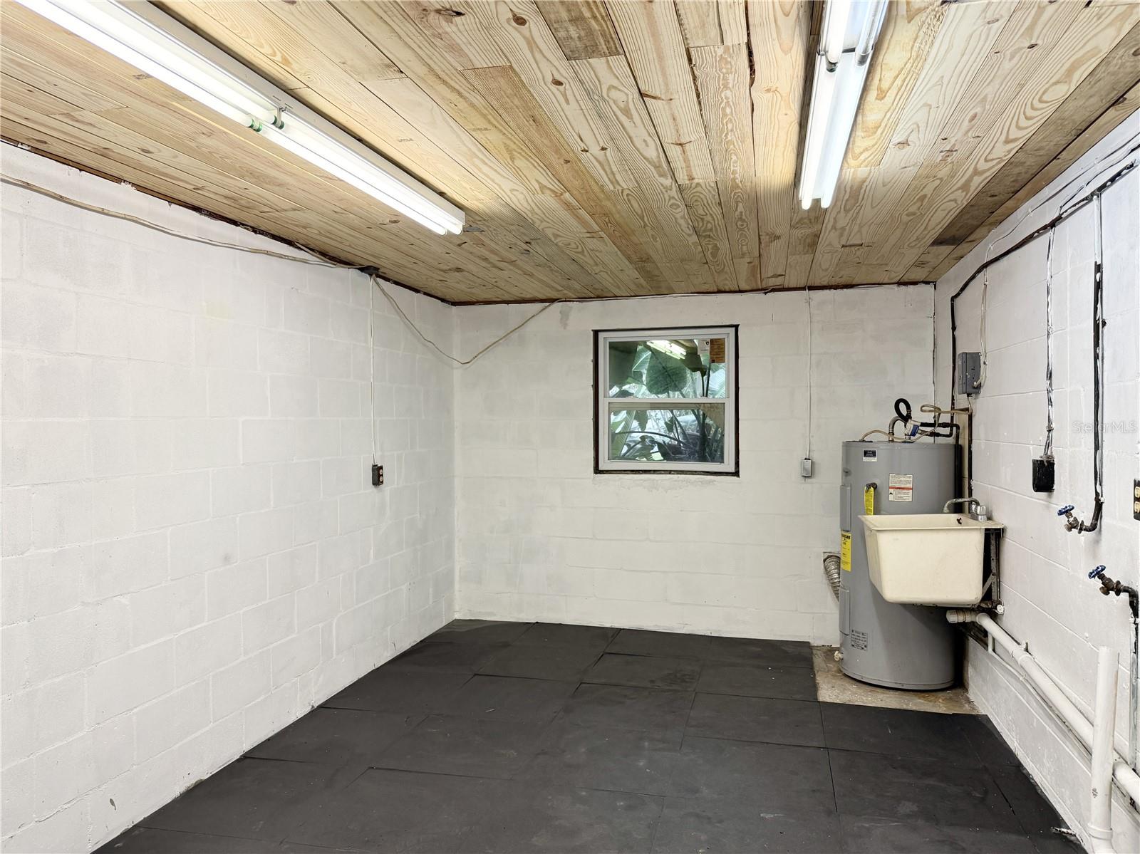 Laundry Room - 19'2" x 23'5"