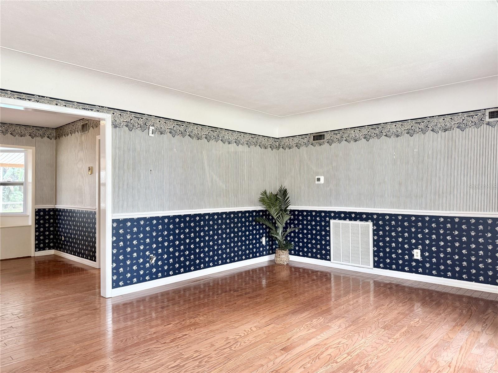 Living Area - 19'2" x 13'2"