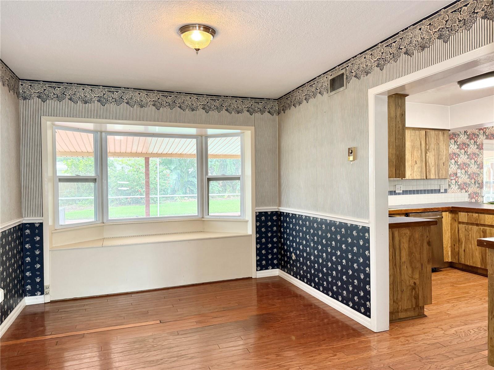 Nook-Dinette - Bay Window with Seating and Storage Space