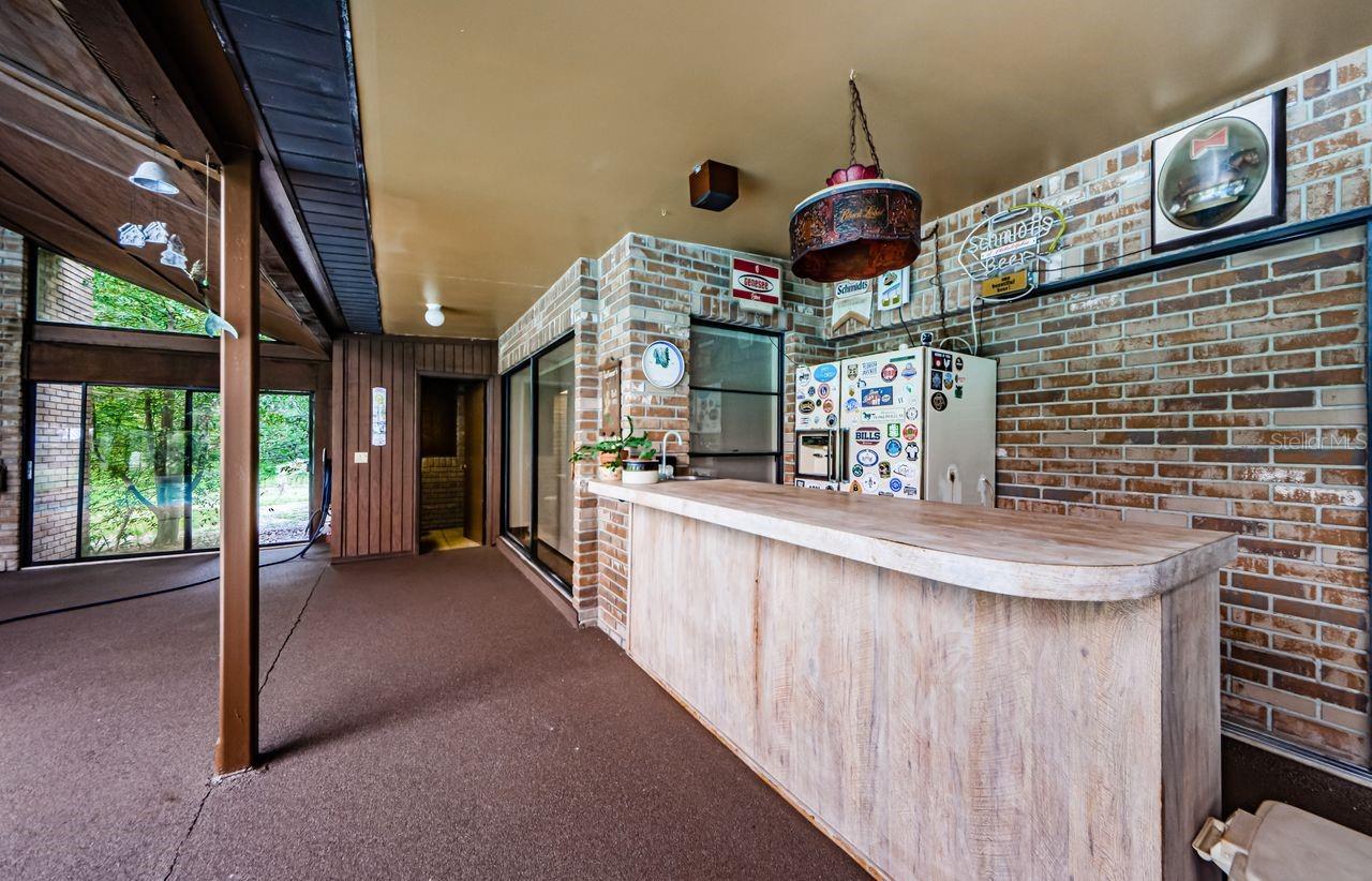 Lanai wet bar