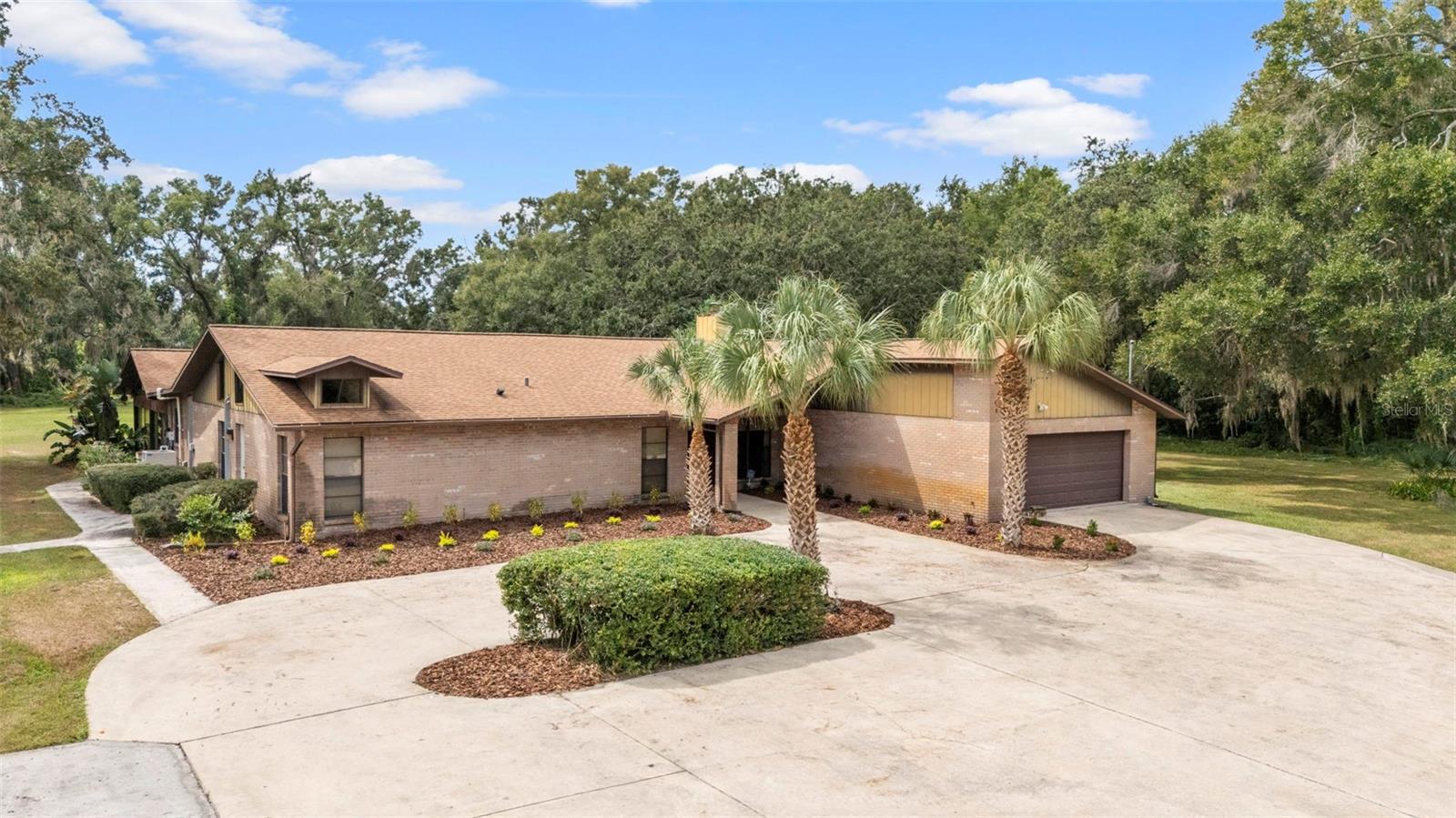 Front showing ample driveway