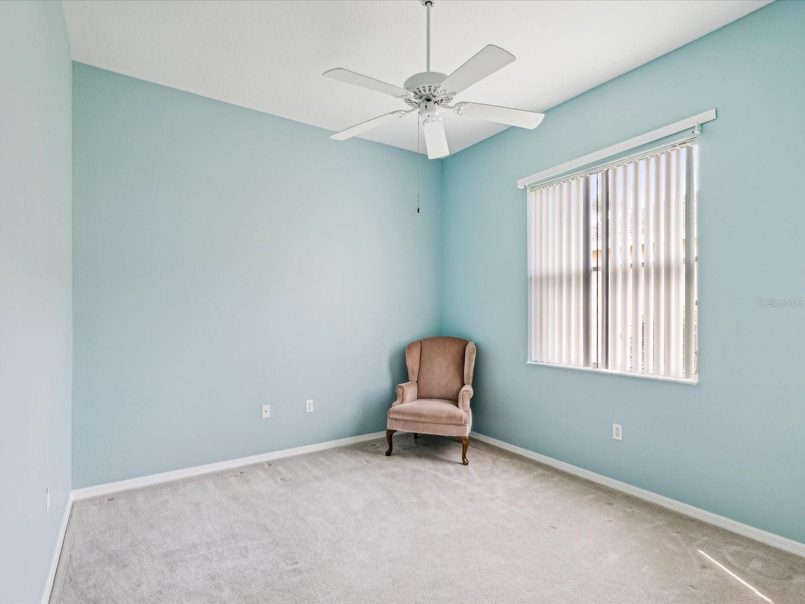 3rd bedroom with a lonely chair :)