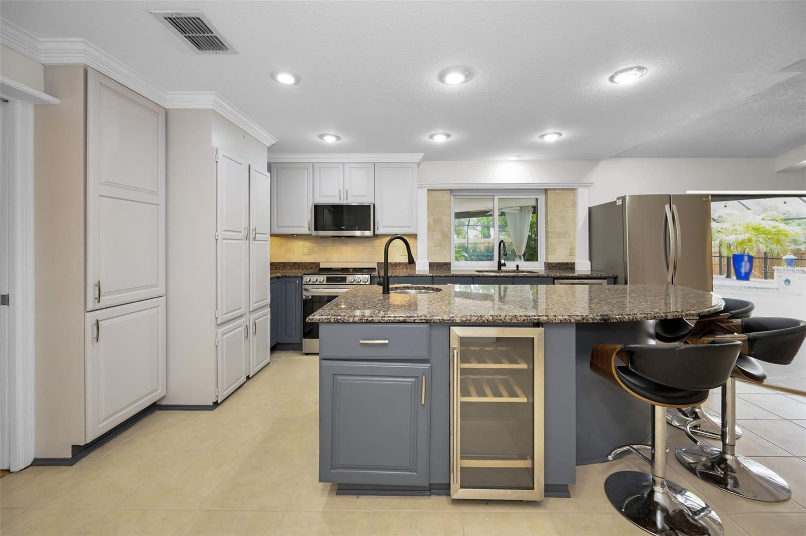 Kitchen w/Wine Refrigerator!