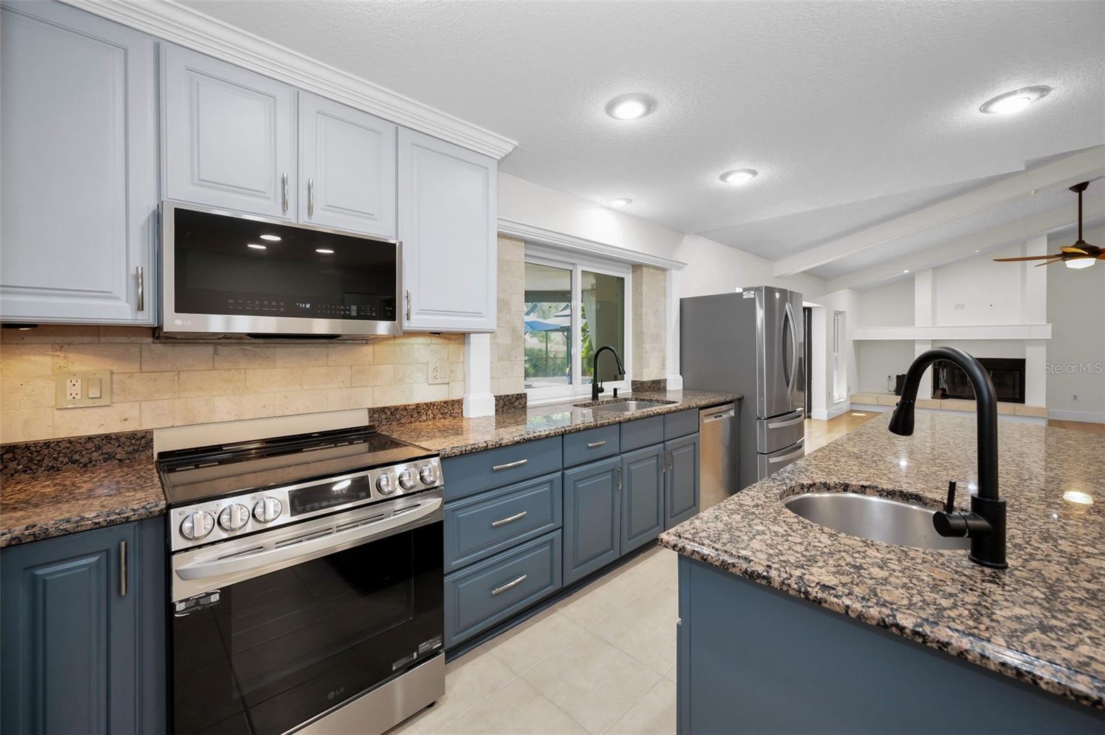 Kitchen w/Island & Sink!