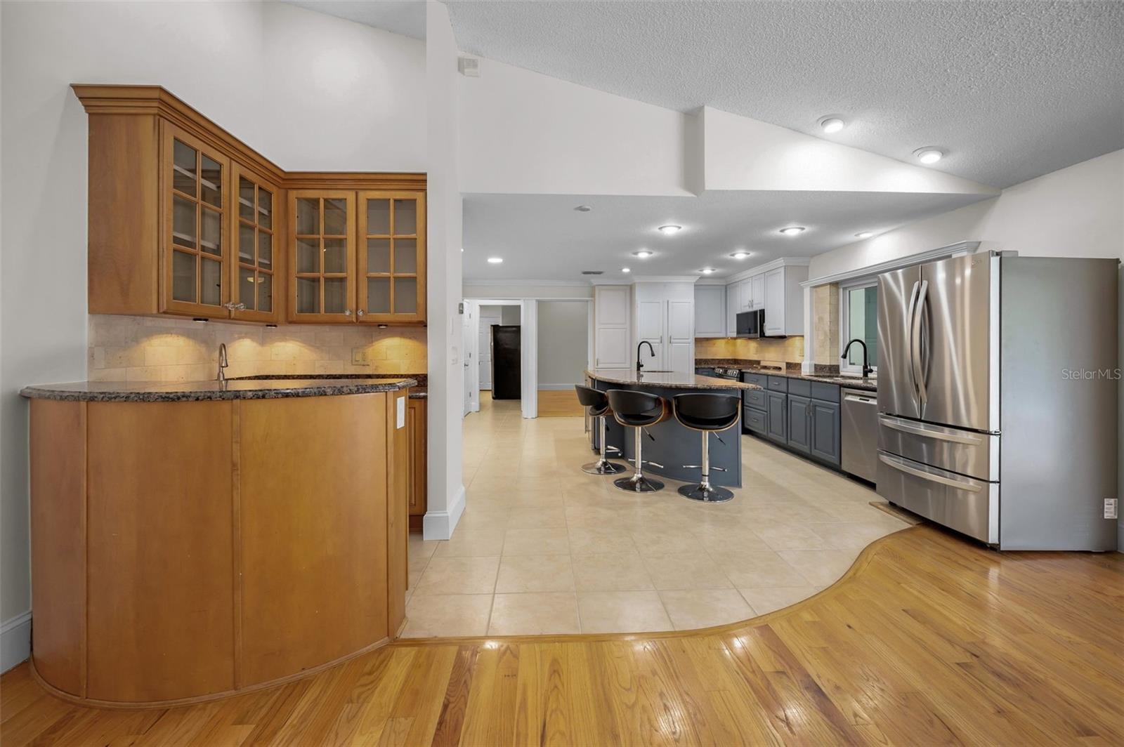 Adjacent Serving Bar Area!
