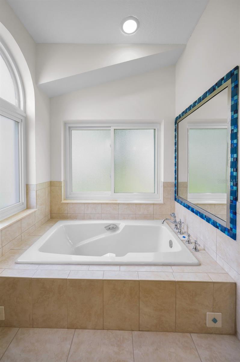 Primary Bathtub!