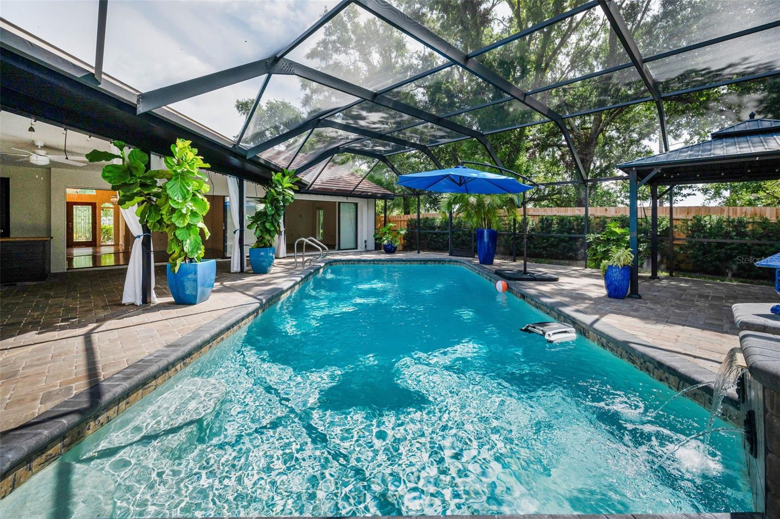 Oversized Pool w/Screened Enclosure!