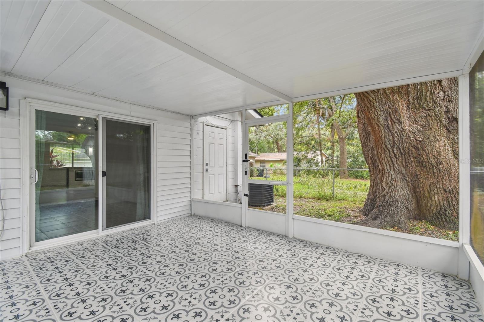 Rear Screened in Patio