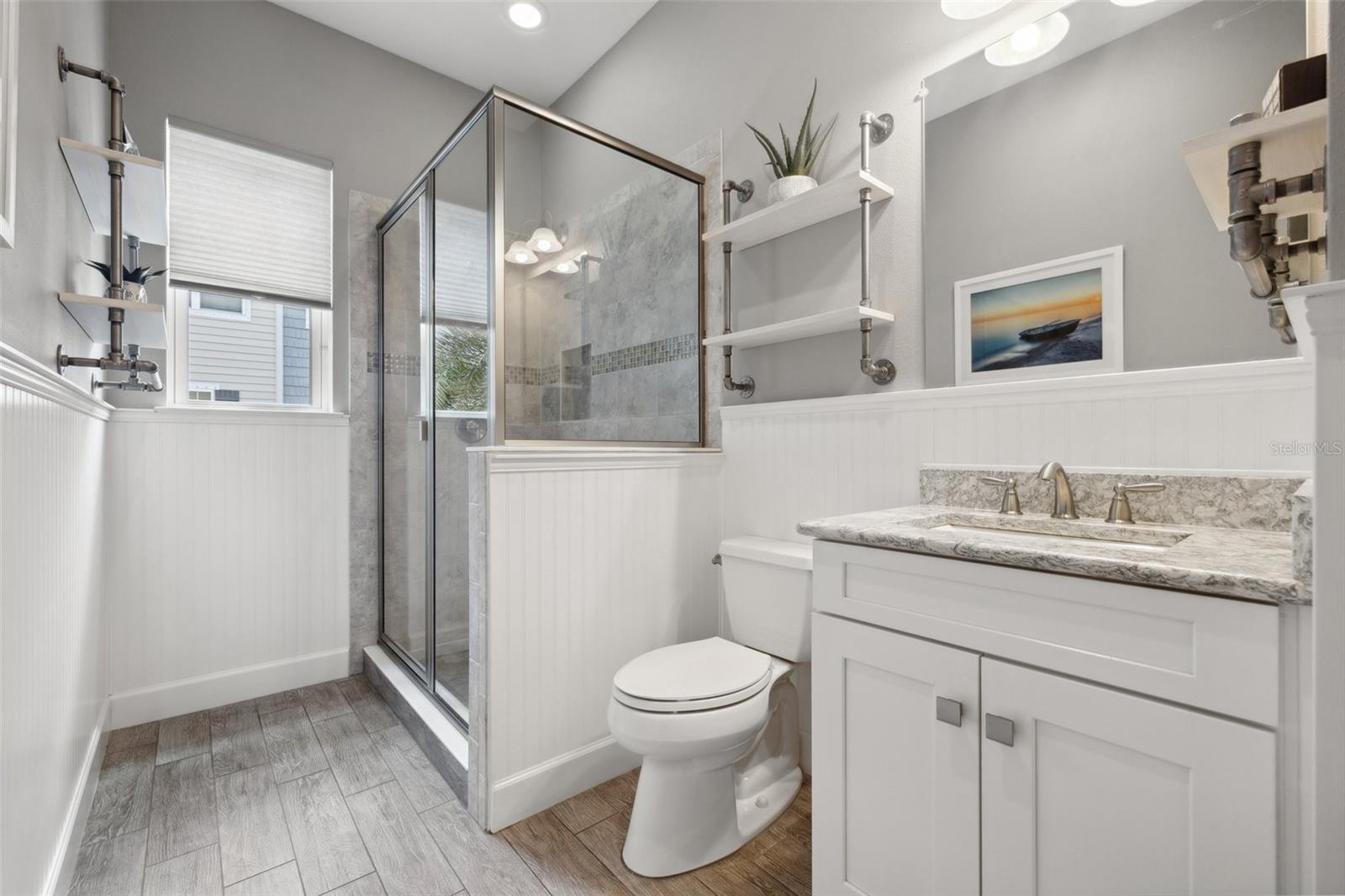 Main level full bath