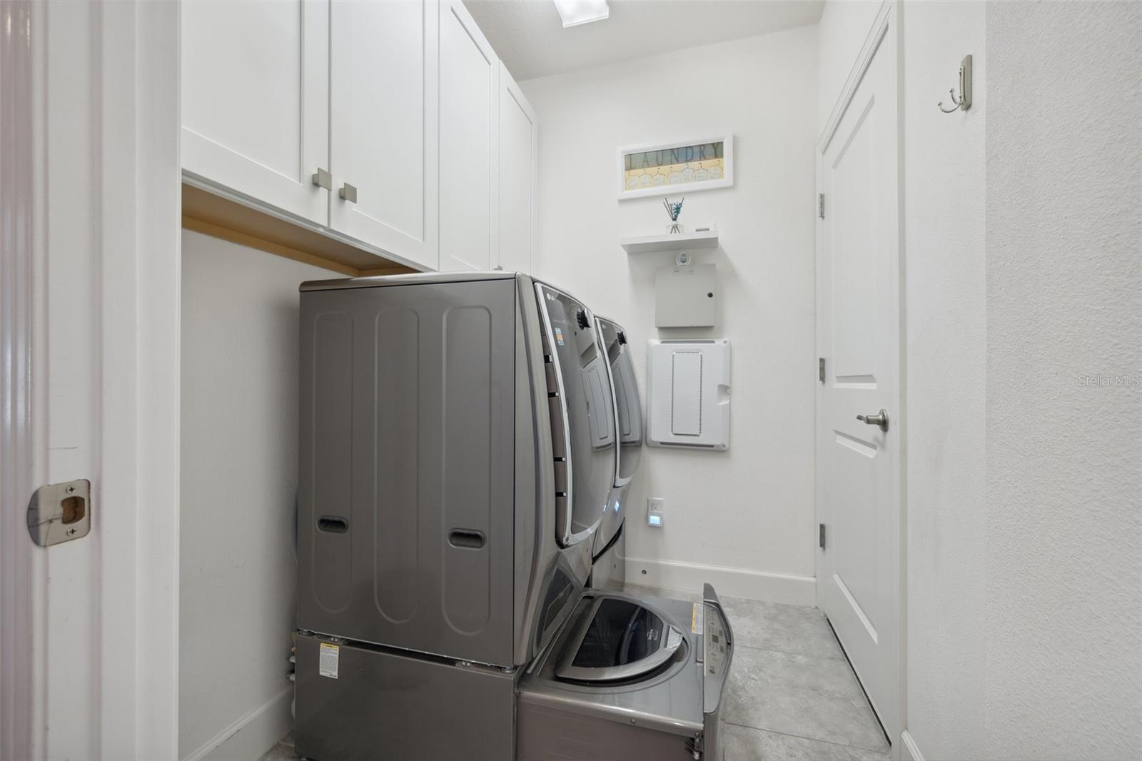 Washing machine with secondary wash drawer