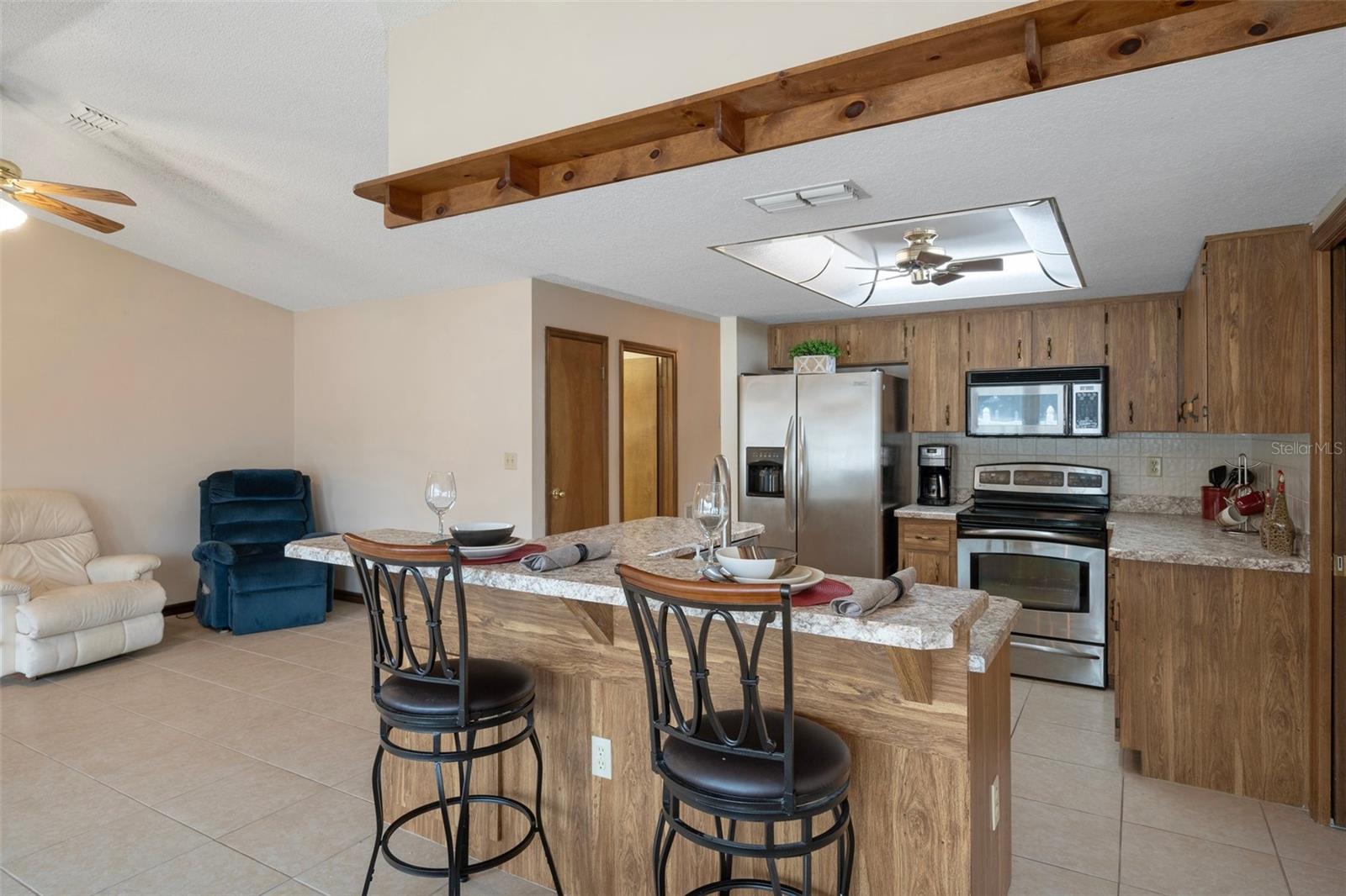 Notice the wonderful breakfast bar