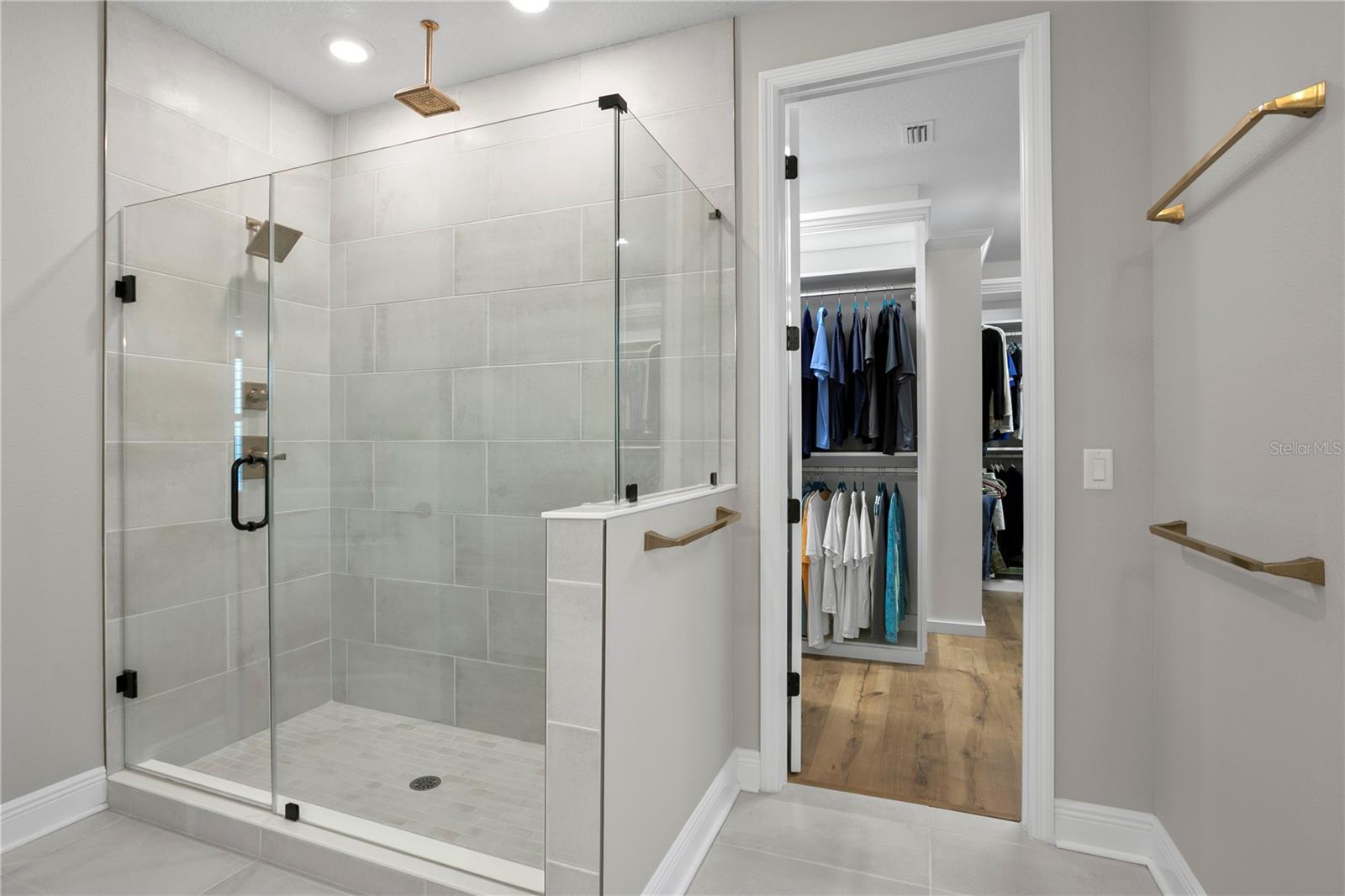 You'll find dual showerheads and plenty of space in the primary shower.