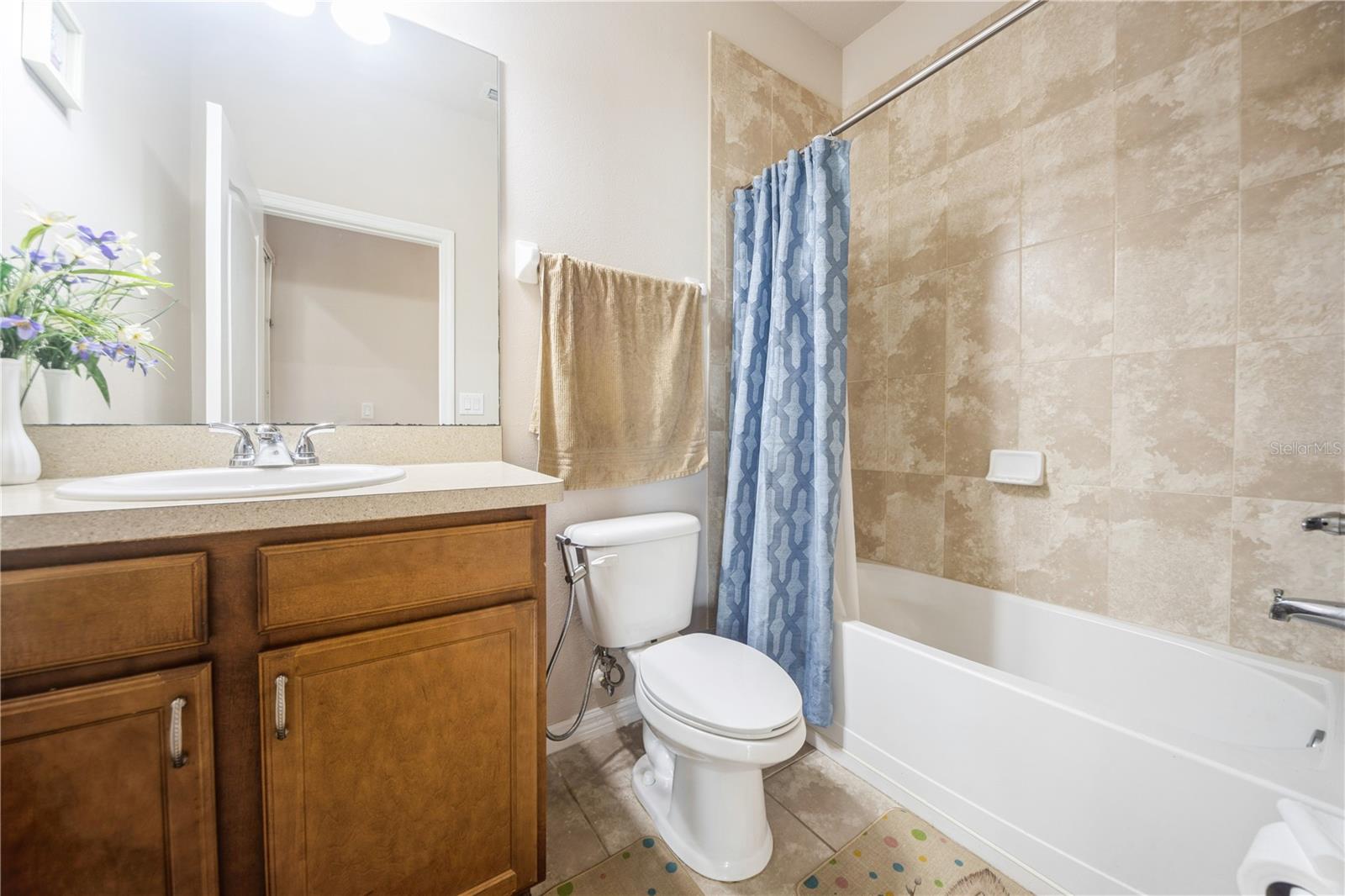 Bathroom with shower/tub combo