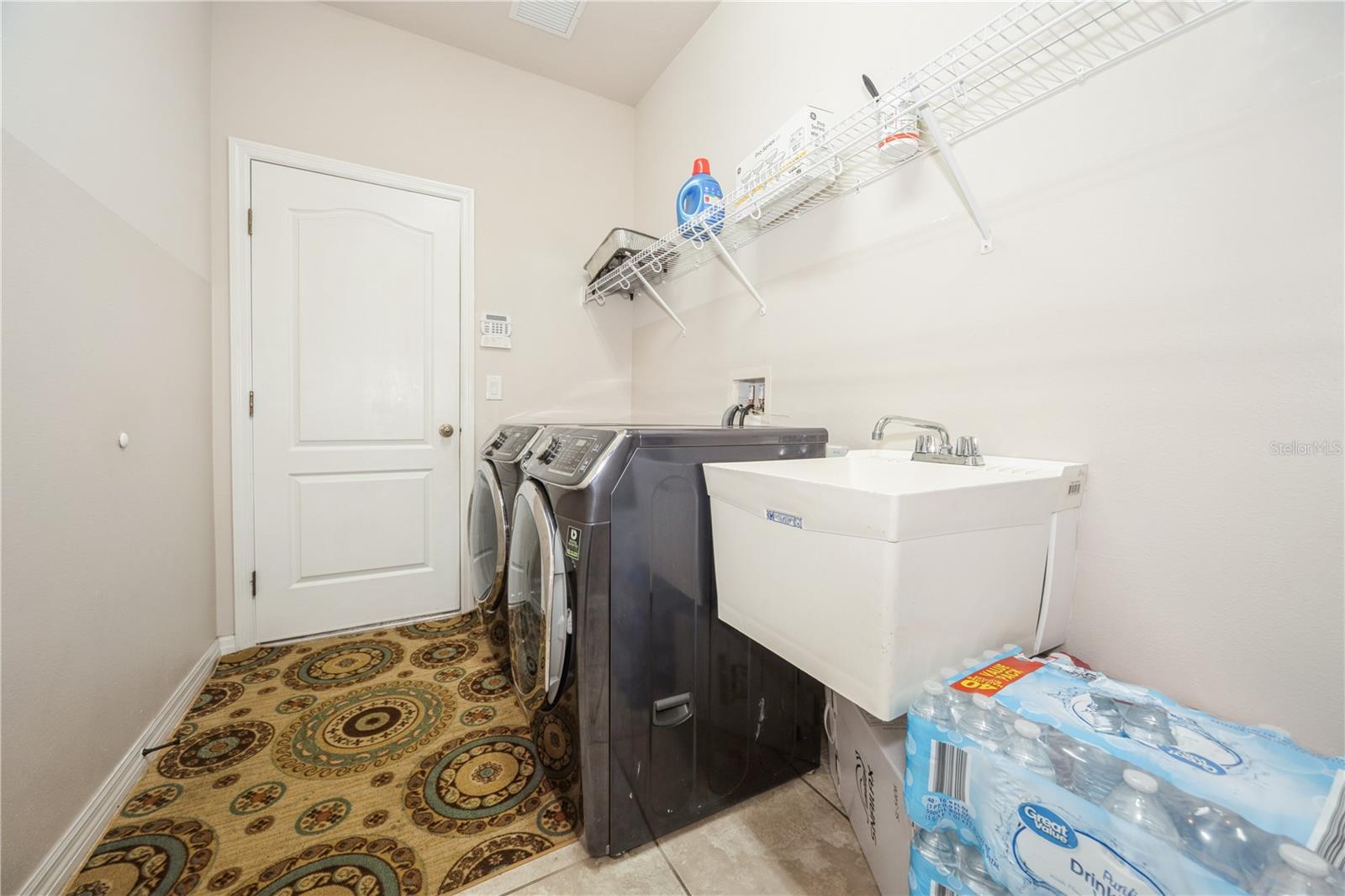 Laundry room with sink
