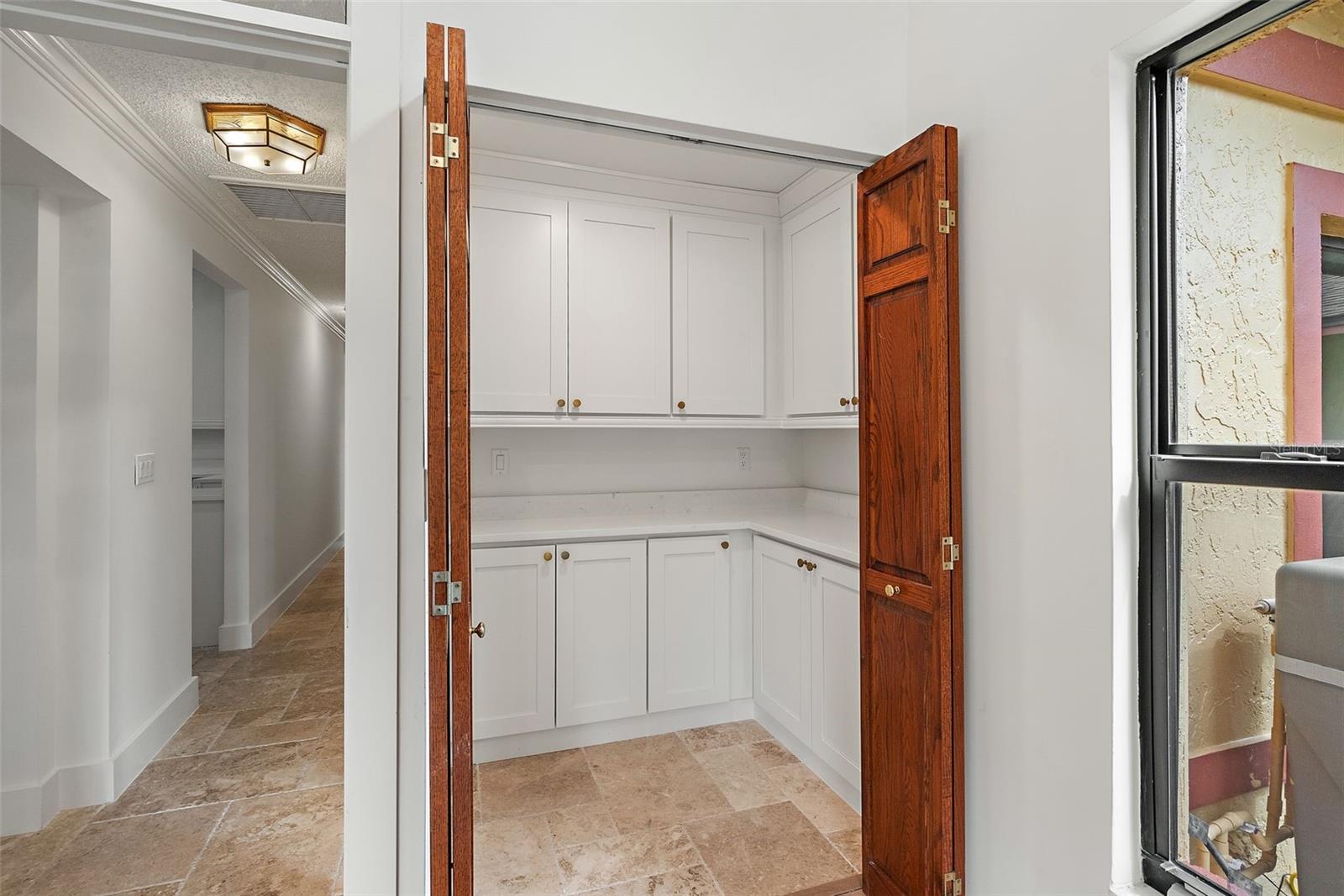 Butlers Pantry (Bar?)