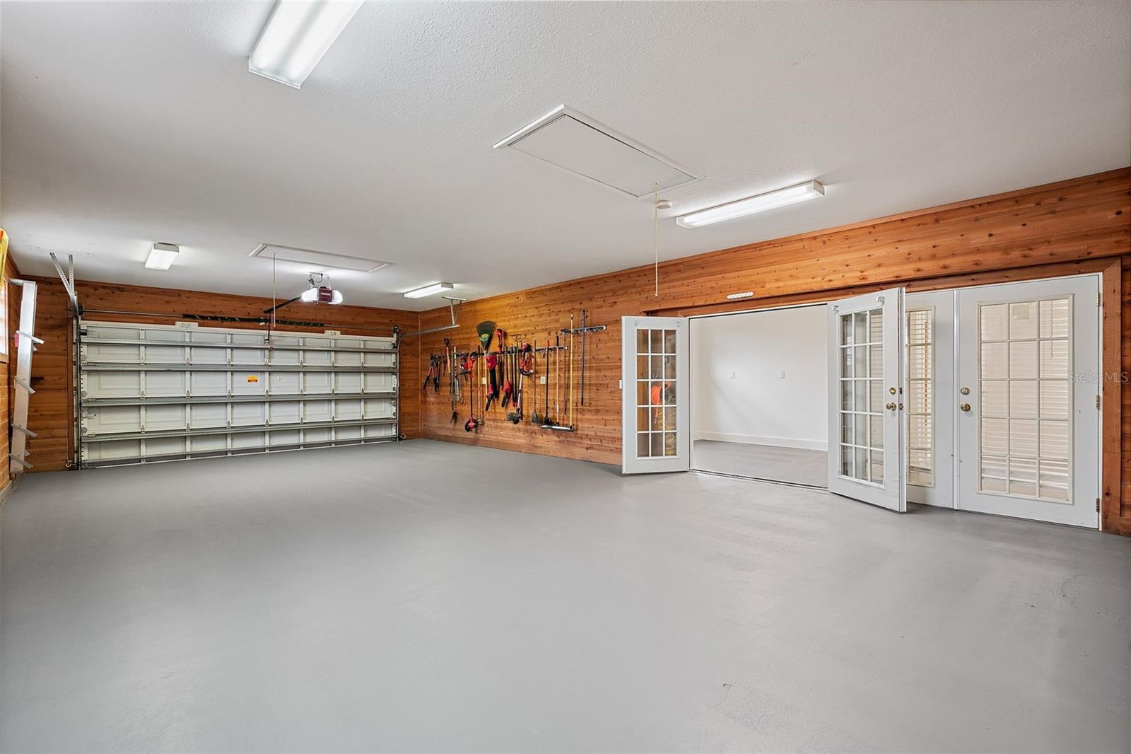 Garage apprx 21' x 37' cedar lined + workshop