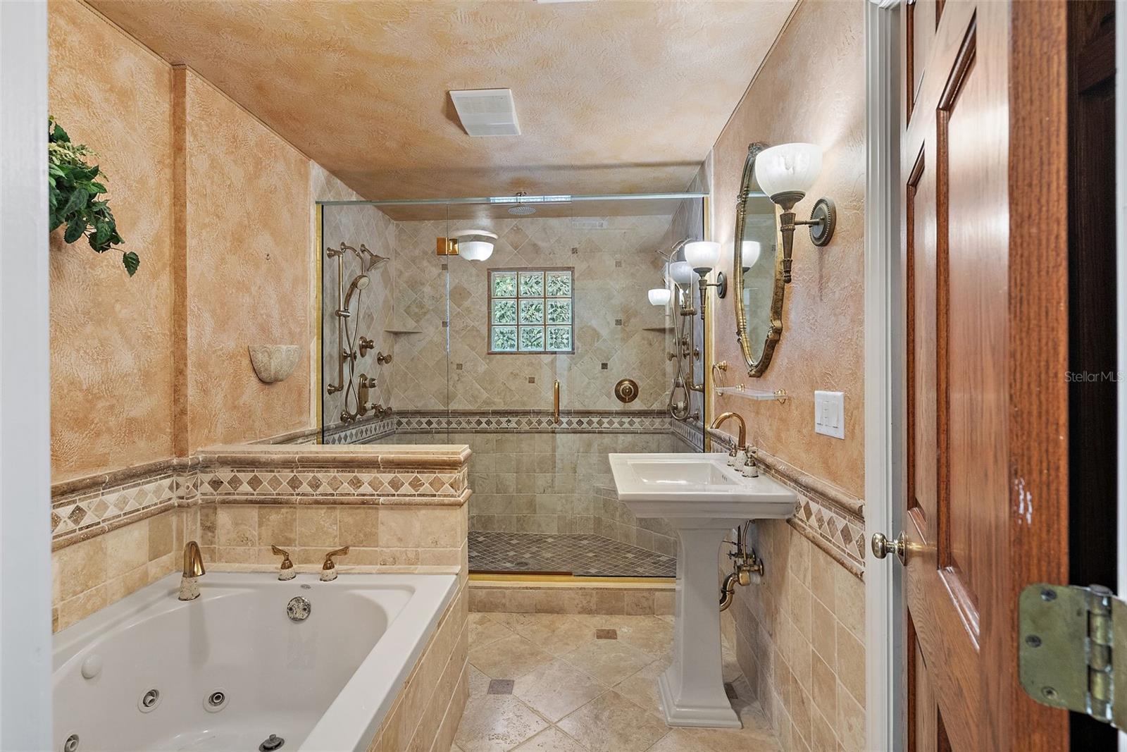 Guest  Bath / Pool Bath