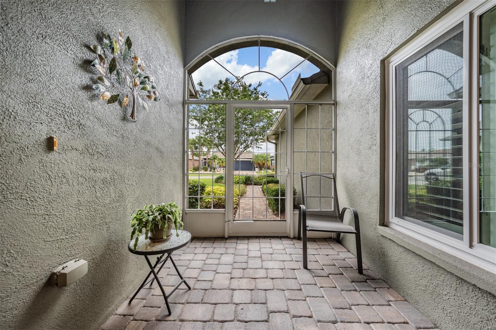 Screened front entry for cross breeze!