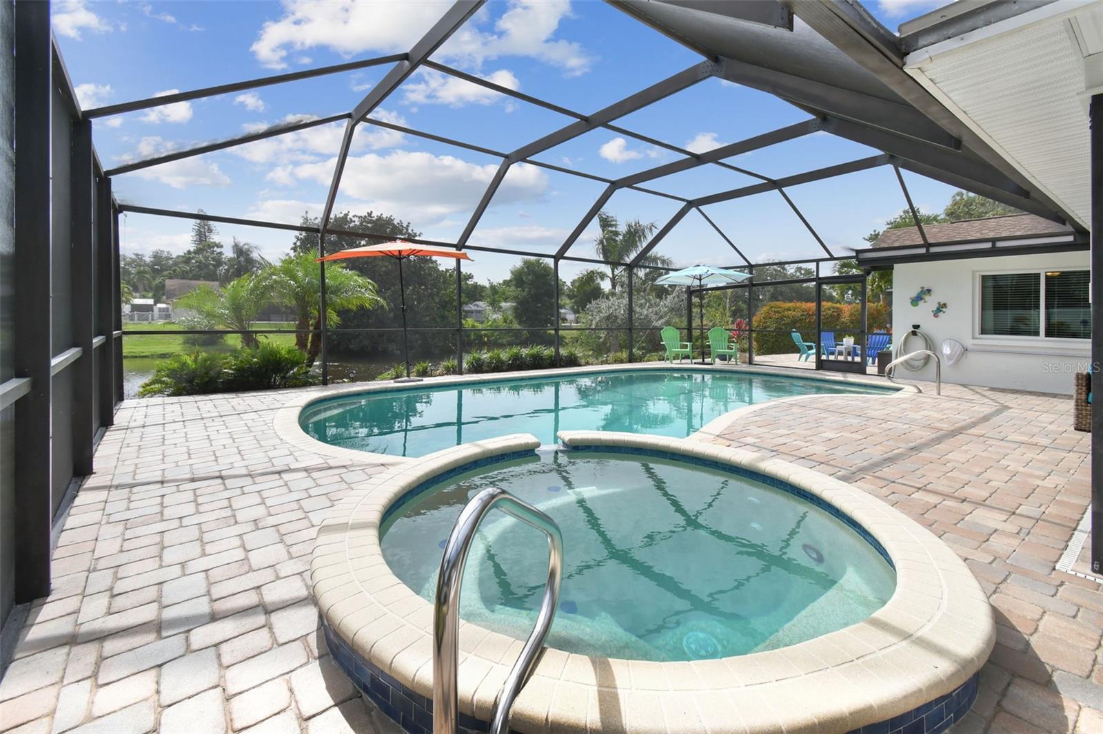Large Screened Pool/Spa overlooking Lake