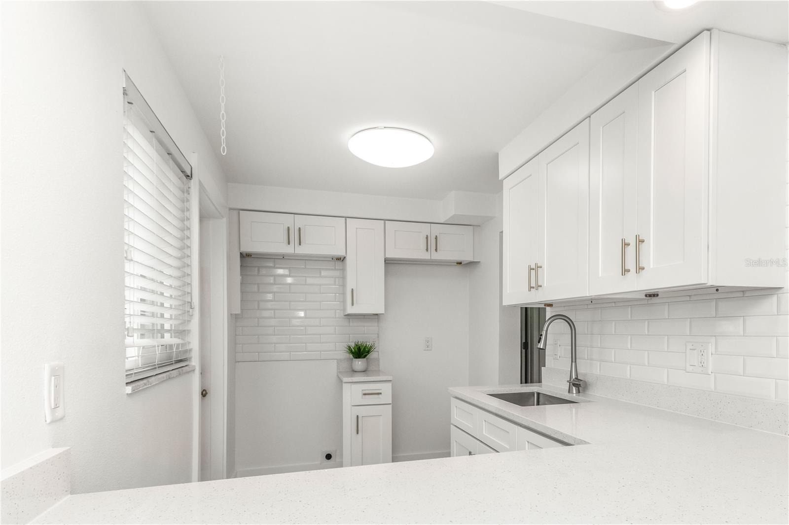 BUYER GETS TO CHOOSE ALL APPLIANCES TO BE PUT IN AT SELLER'S COSTS