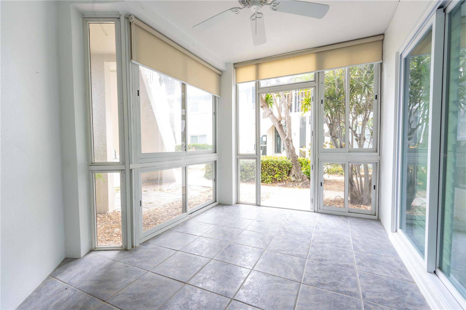 BEAUTIFUL FLORIDA ROOM
