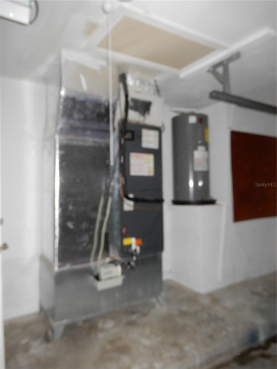 TB8392857