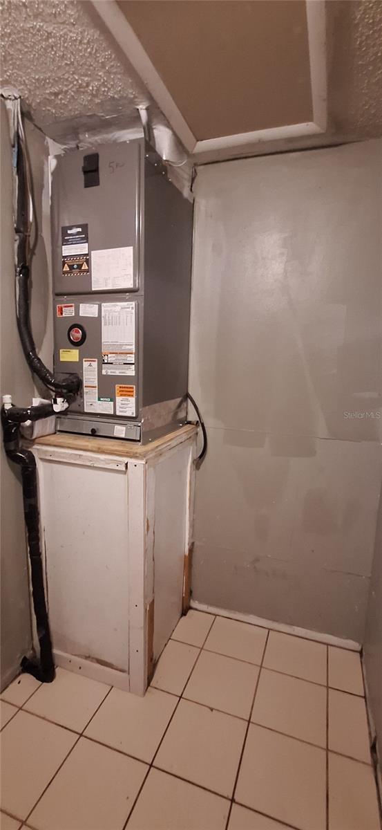 TB8392869