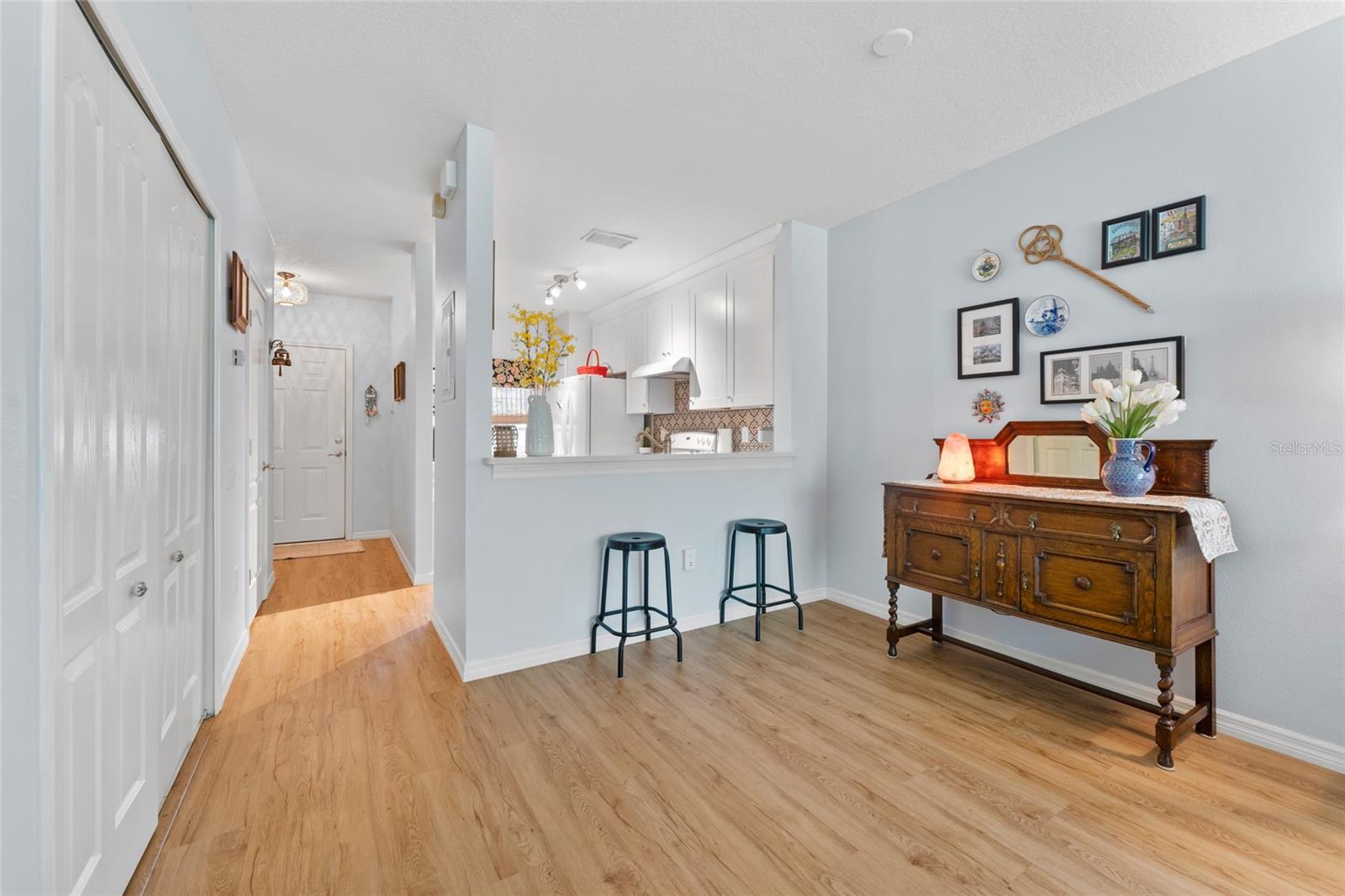 Space for dining and breakfast bar