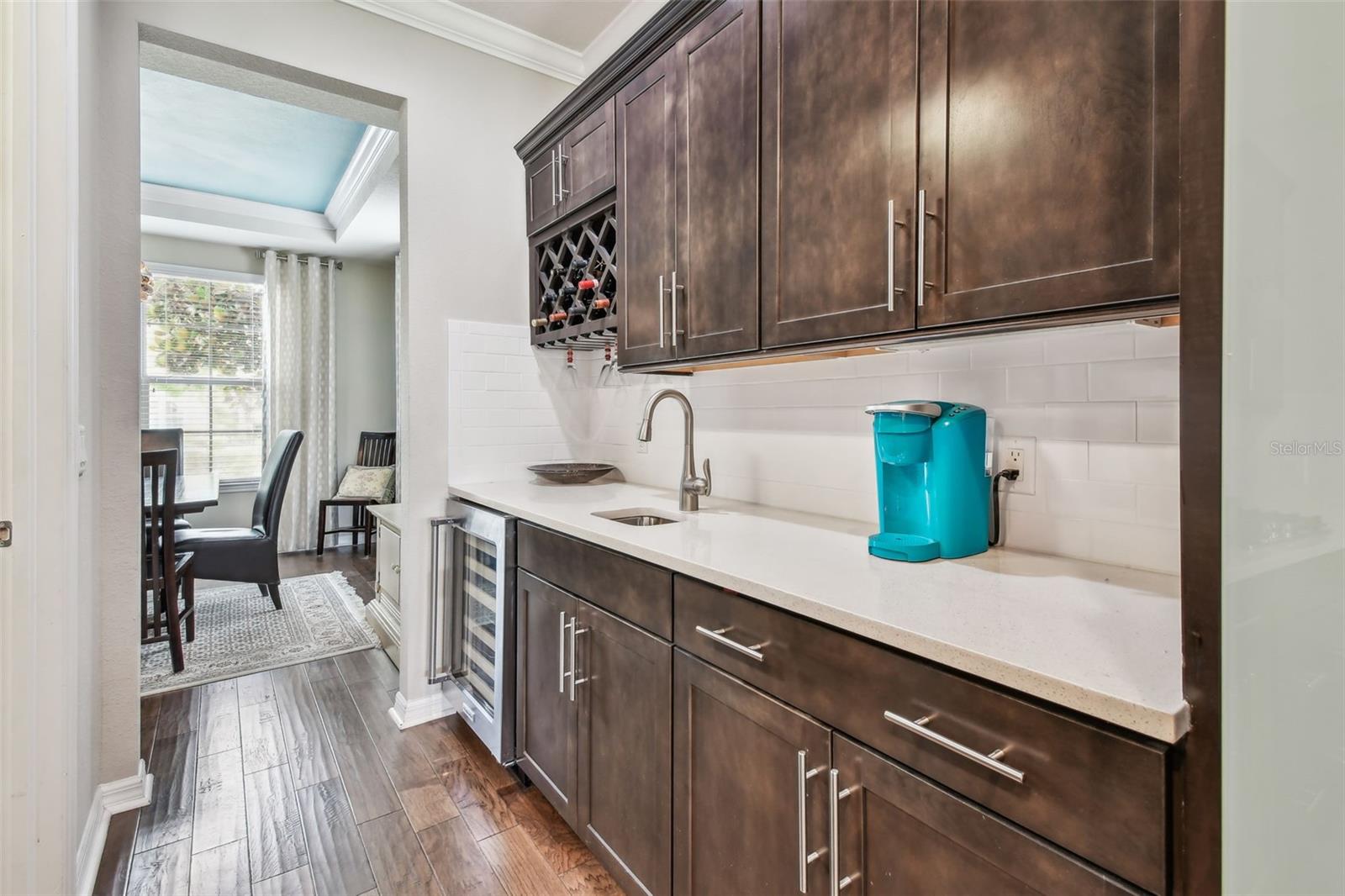 Kitchen/Wet-bar