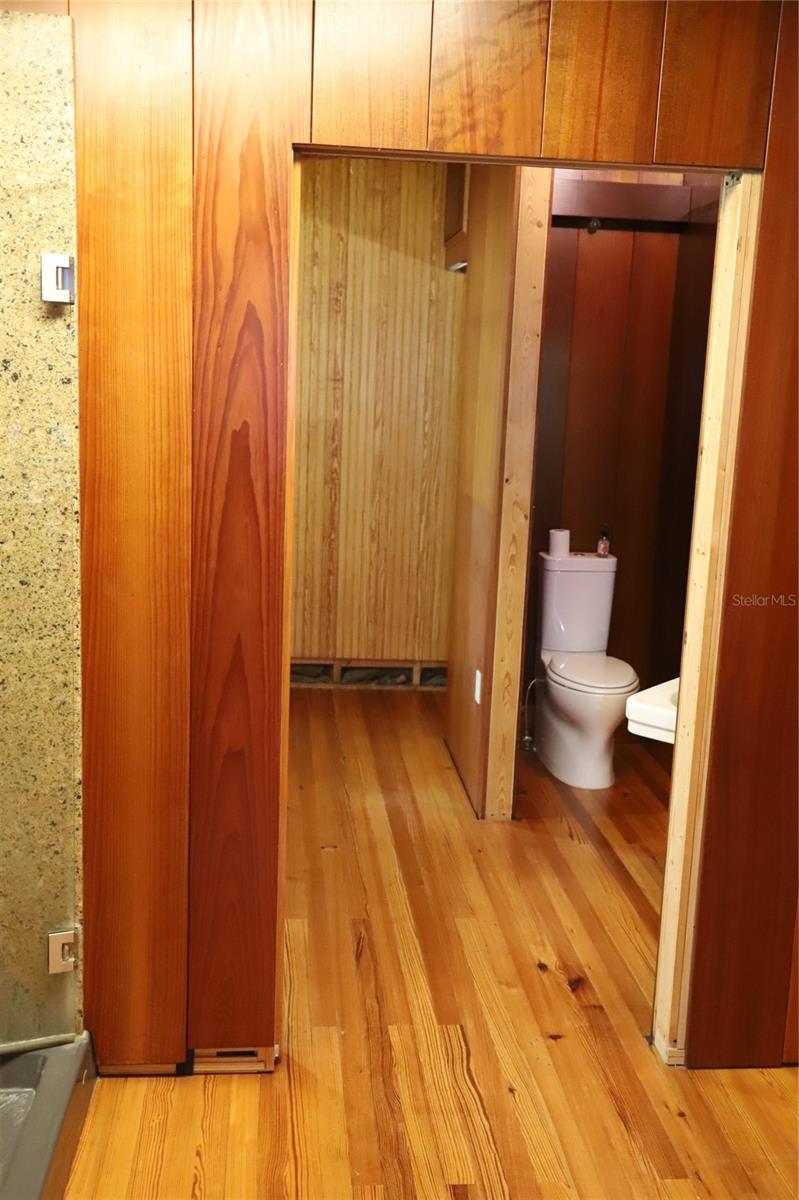 1st flr bath