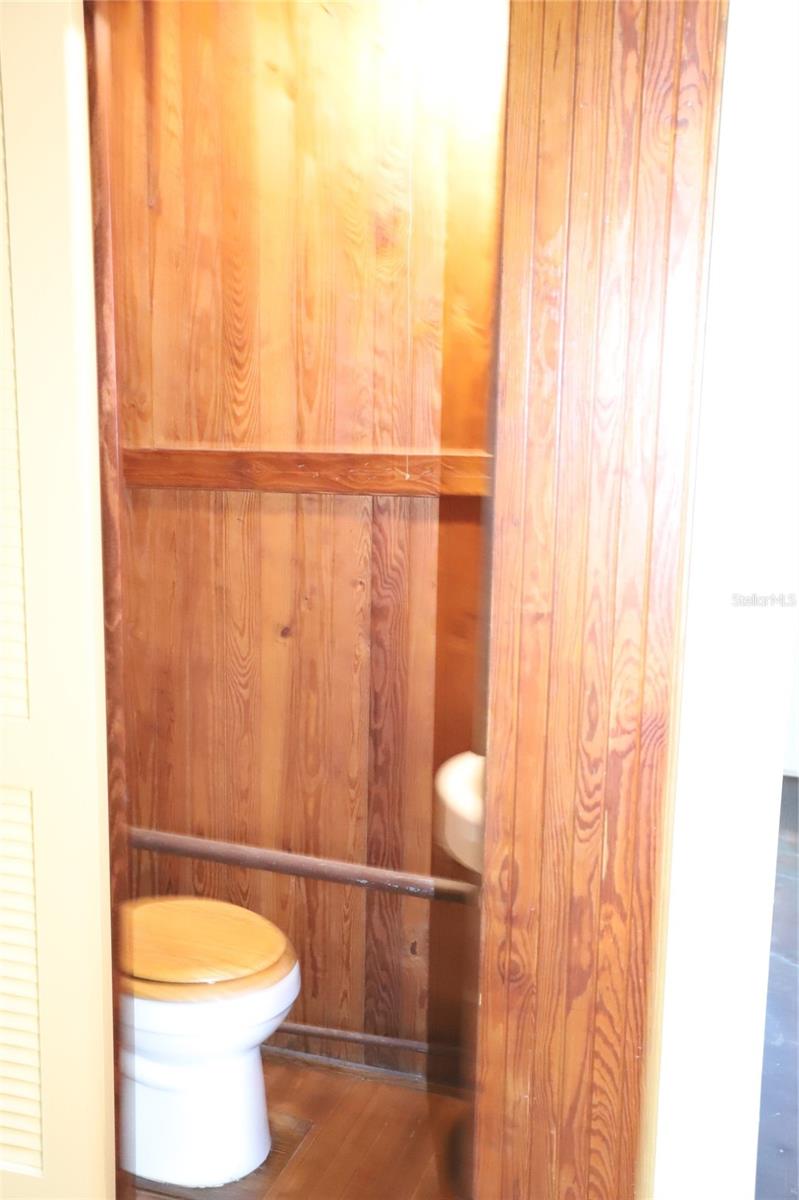 1/2 bath