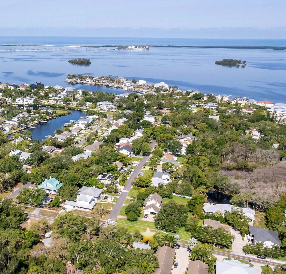 Aerial view - Note: Star