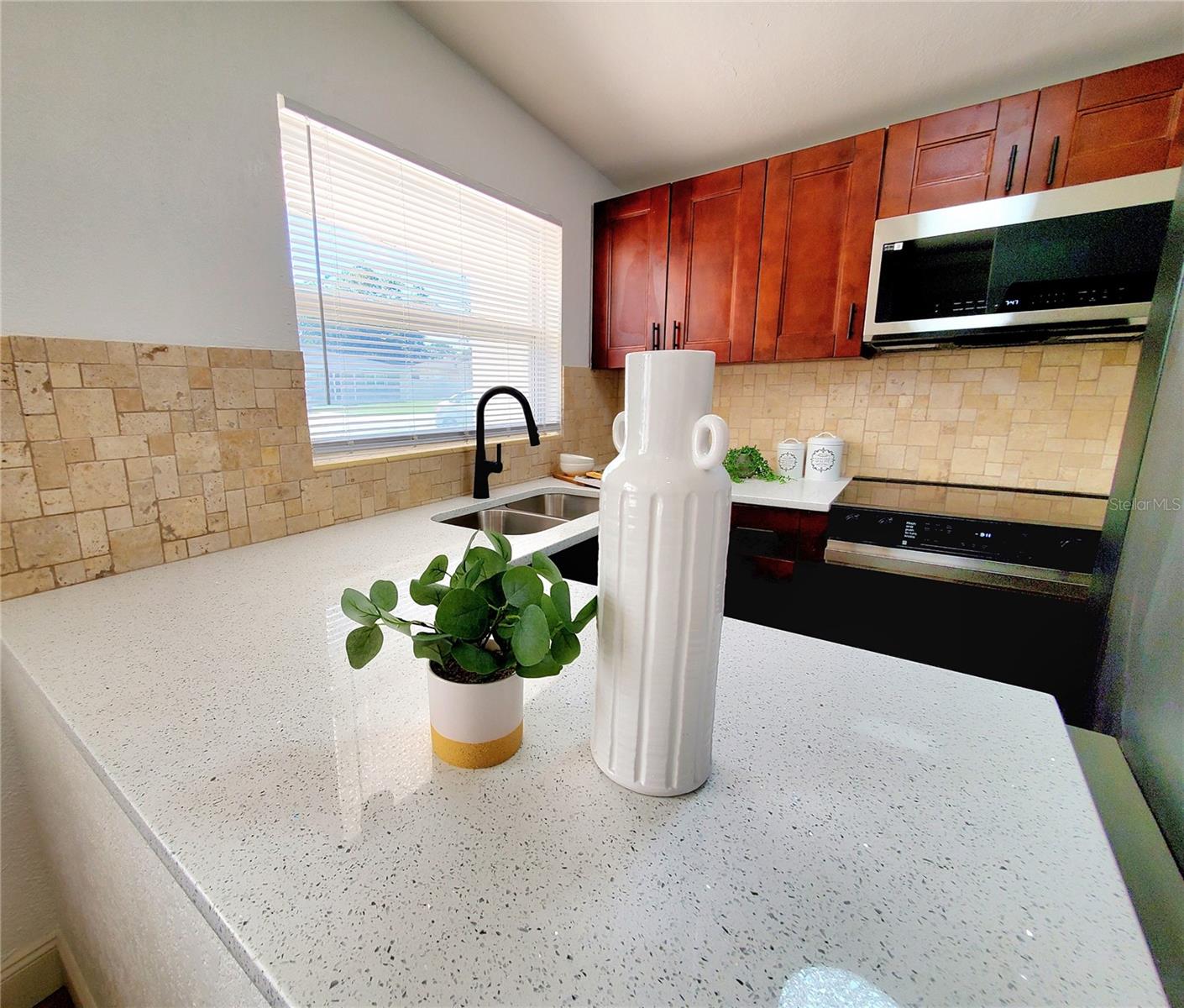 QUARTZ COUNTERTOP