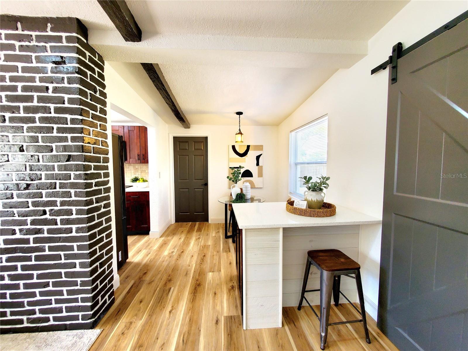 EAT-IN KITCHEN