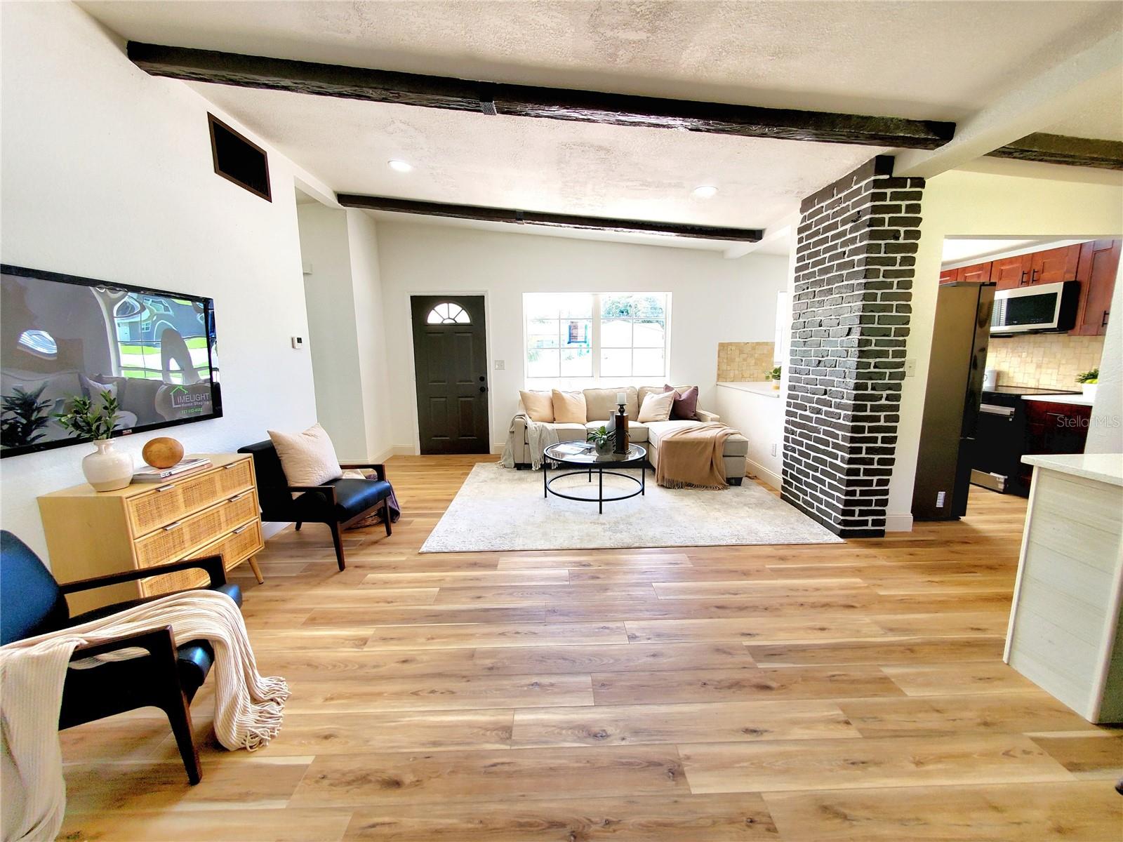 OPEN FLOOR PLAN