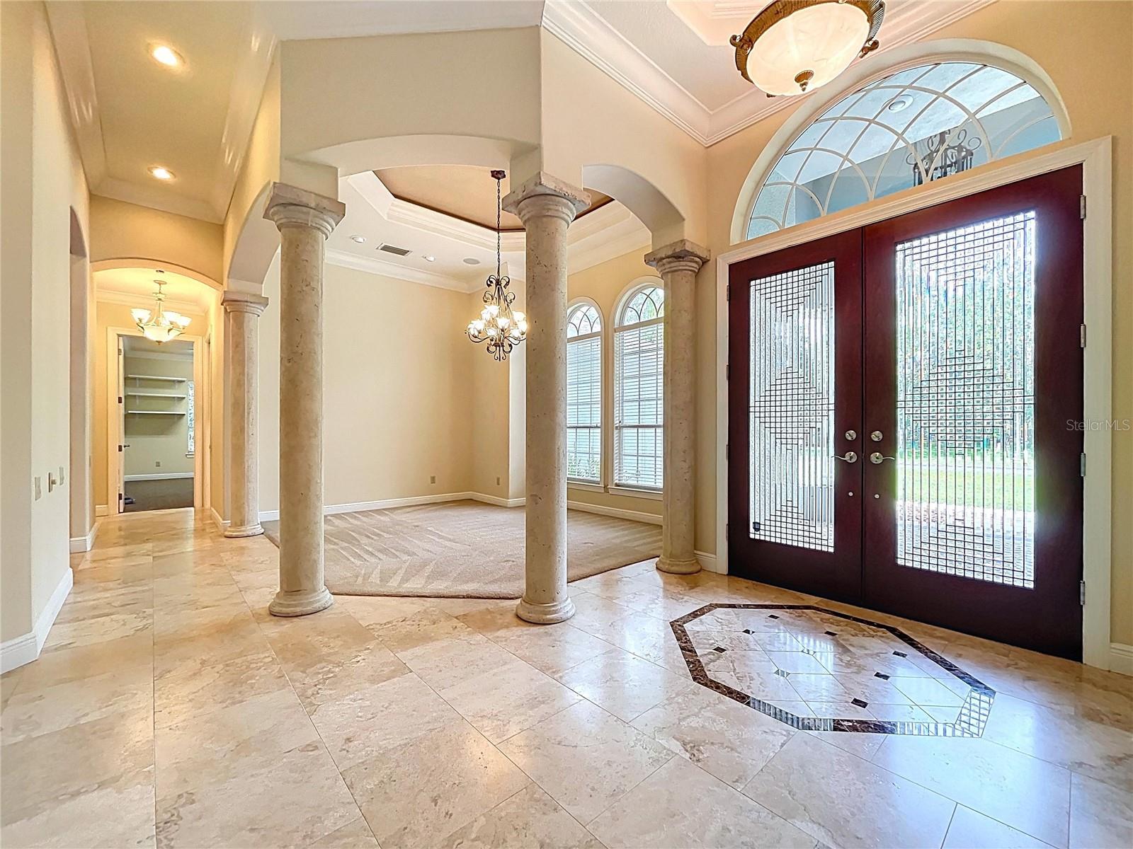 Entry Dining