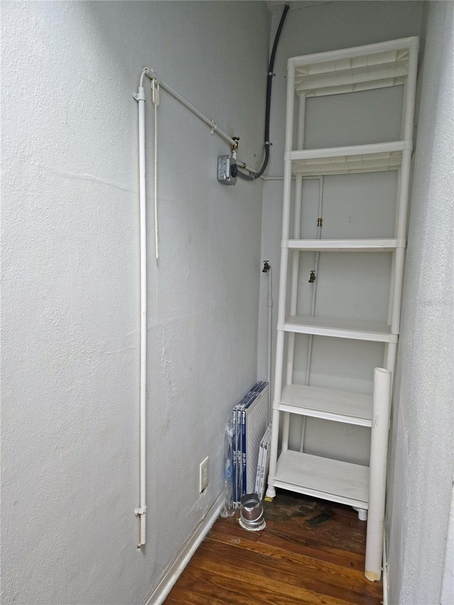 Inside Laundry Room (Stackable)