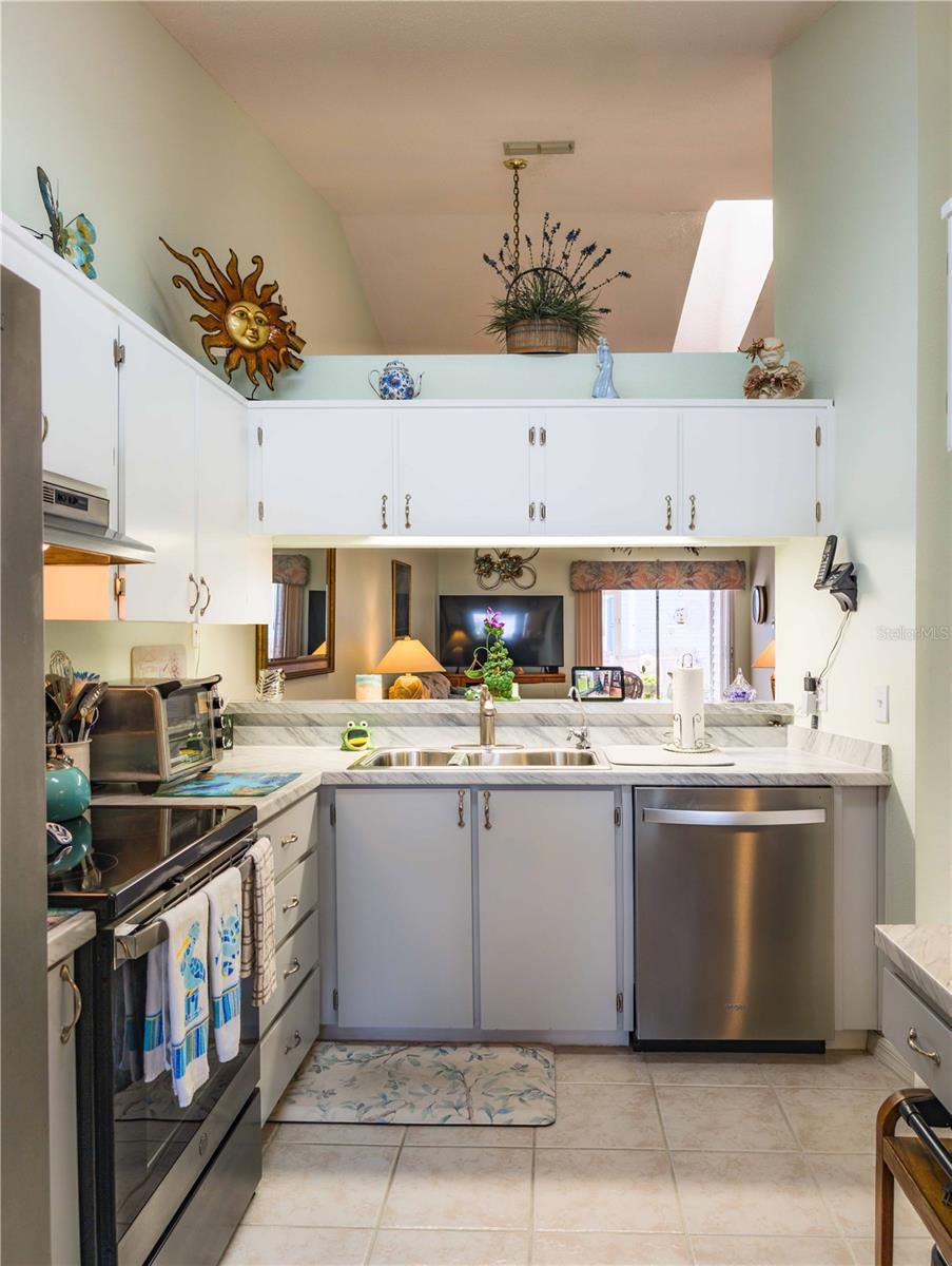 Light and bright kitchen