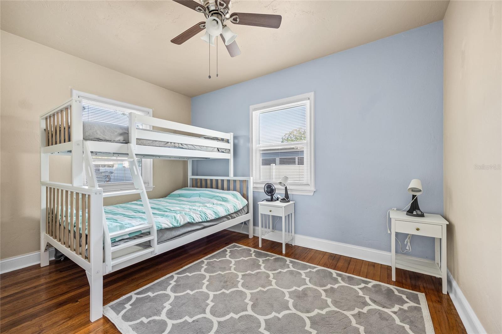 Back guest bedroom.