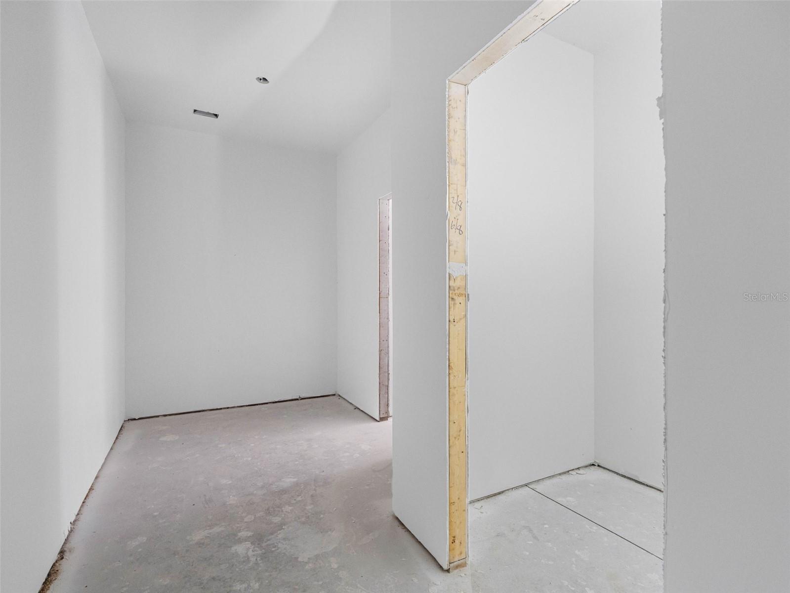 Closet master bedroom