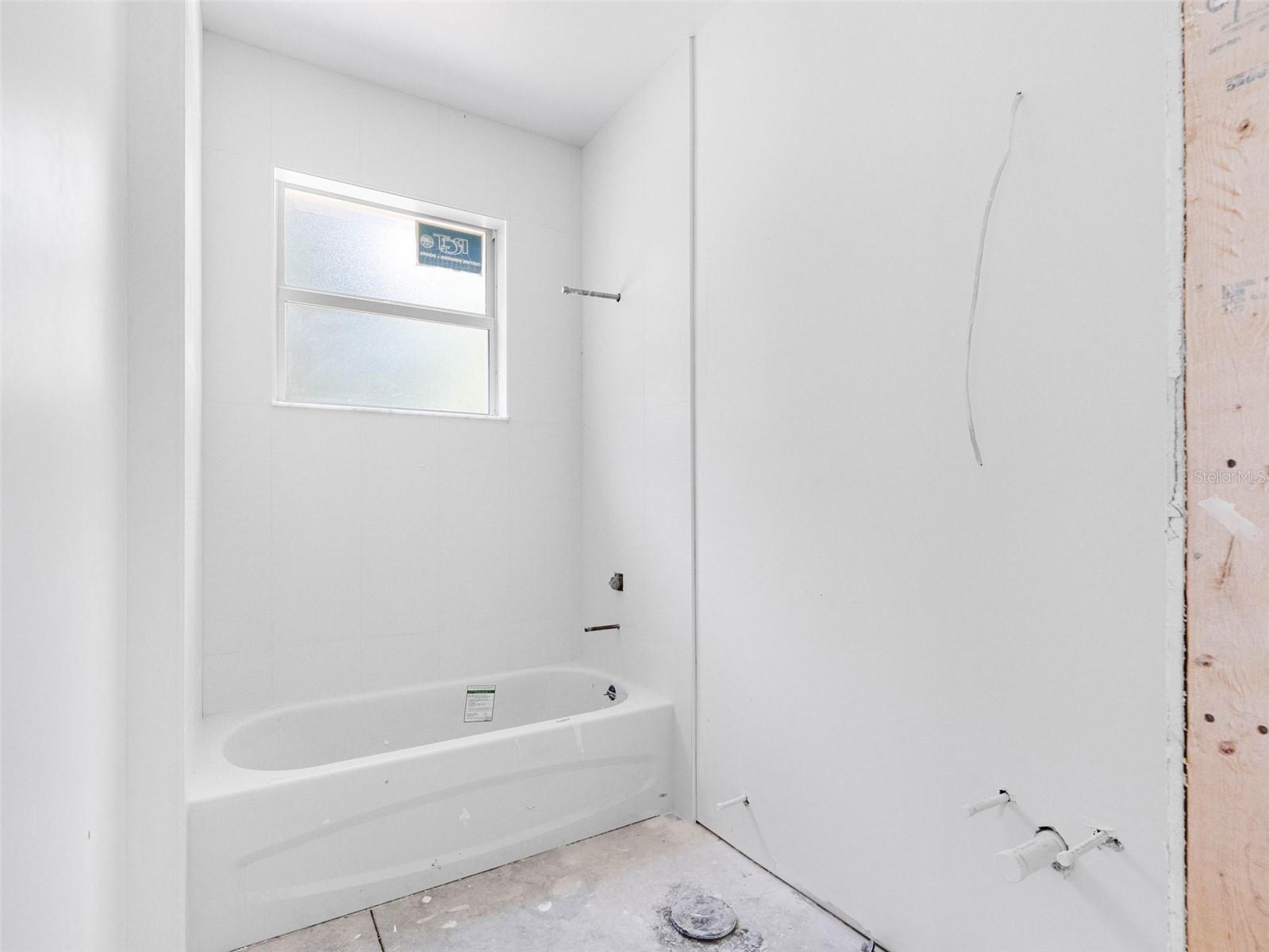 Guest bathroom in between between bedroom 2 and 3