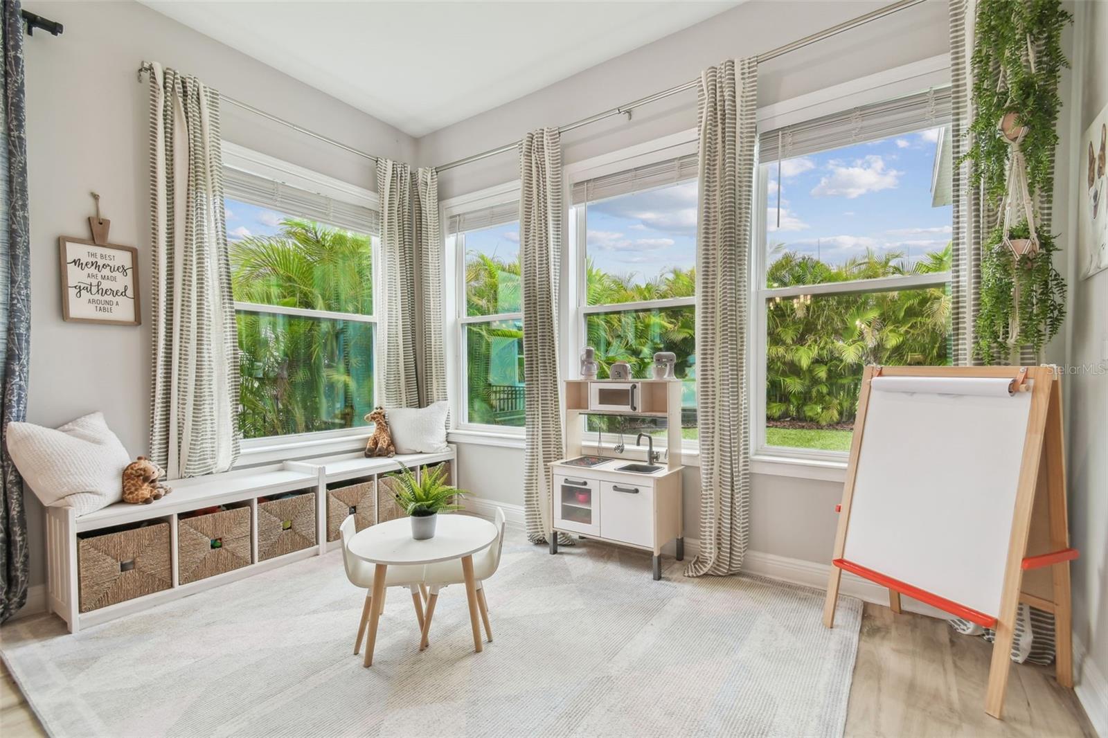 Flex space/Sunroom