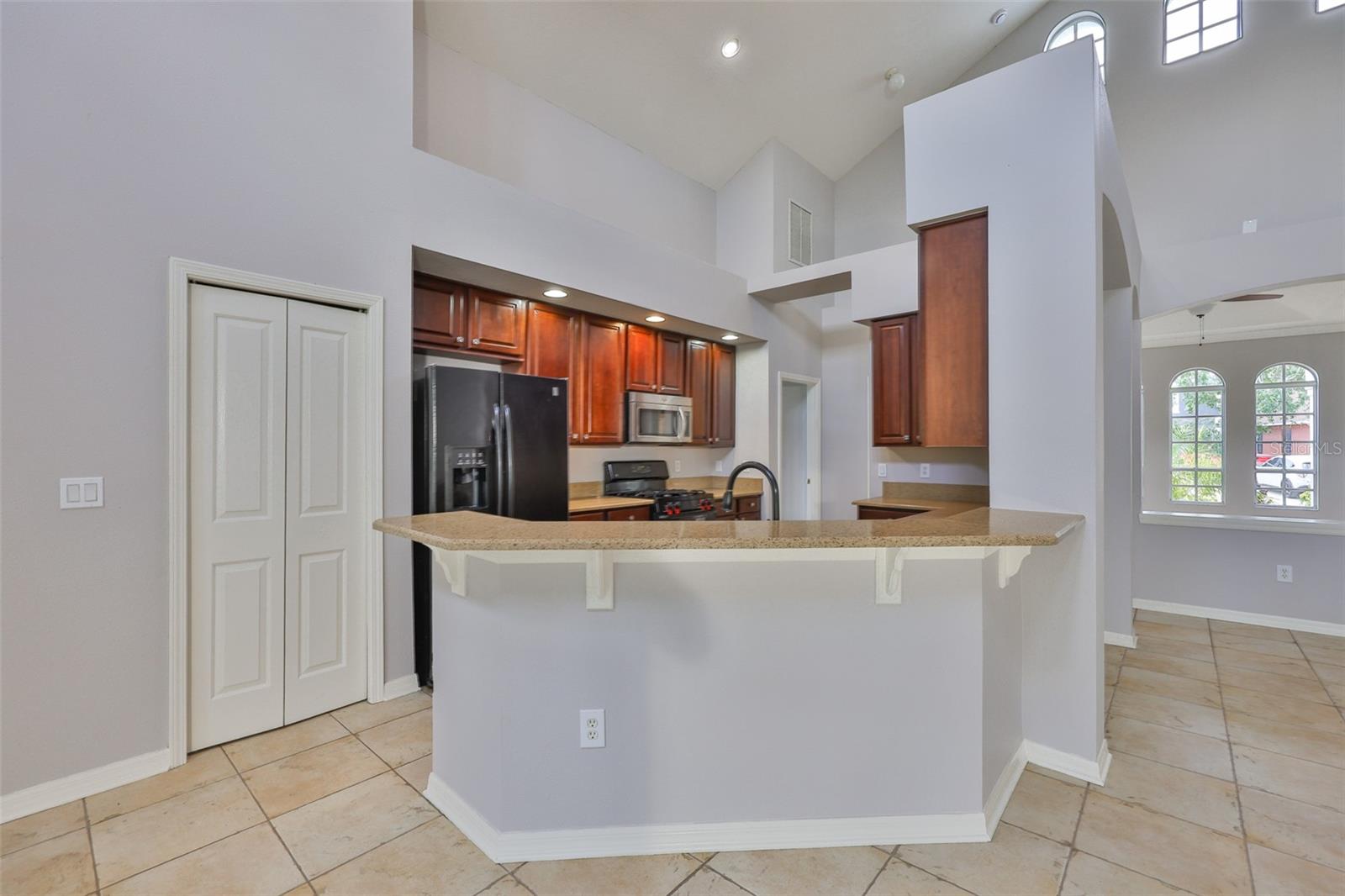 Breakfast bar and pantry