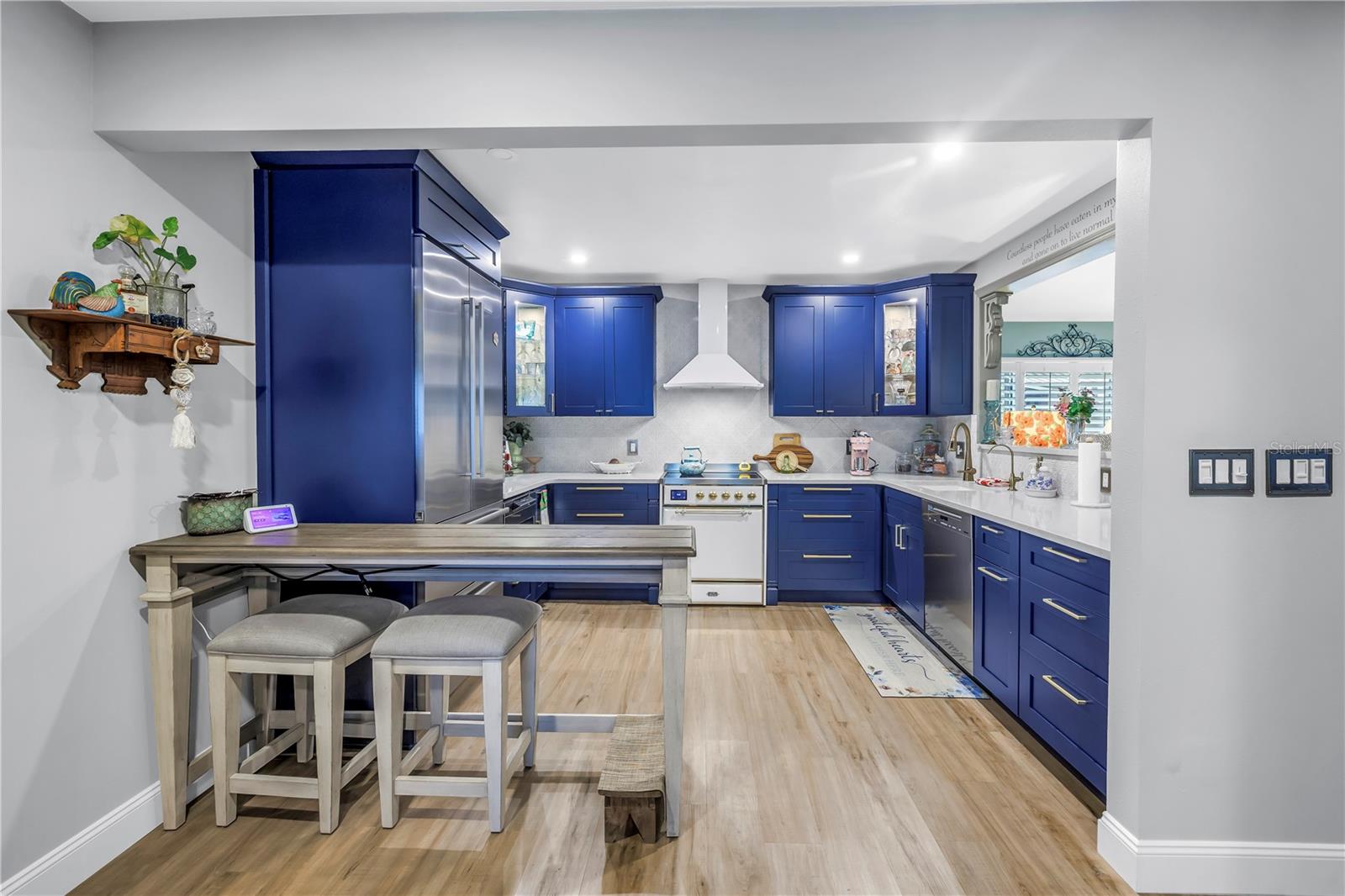Kitchen With Quartz Counter Tops