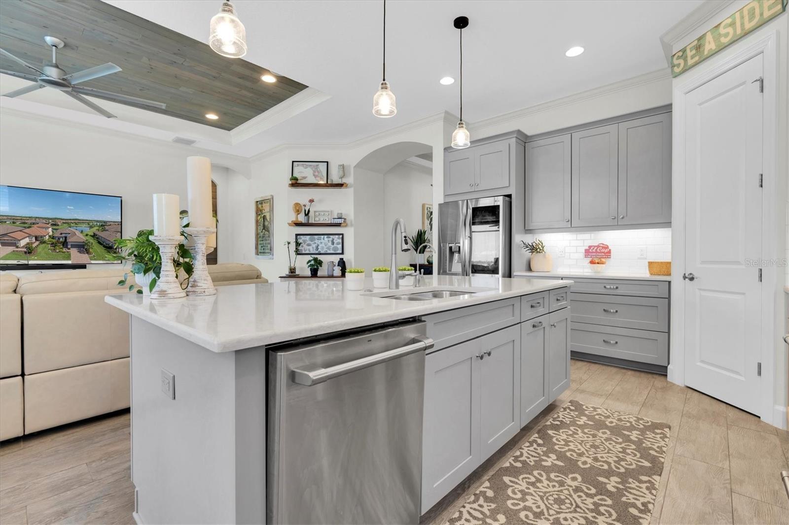 OPEN FLOOR PLAN