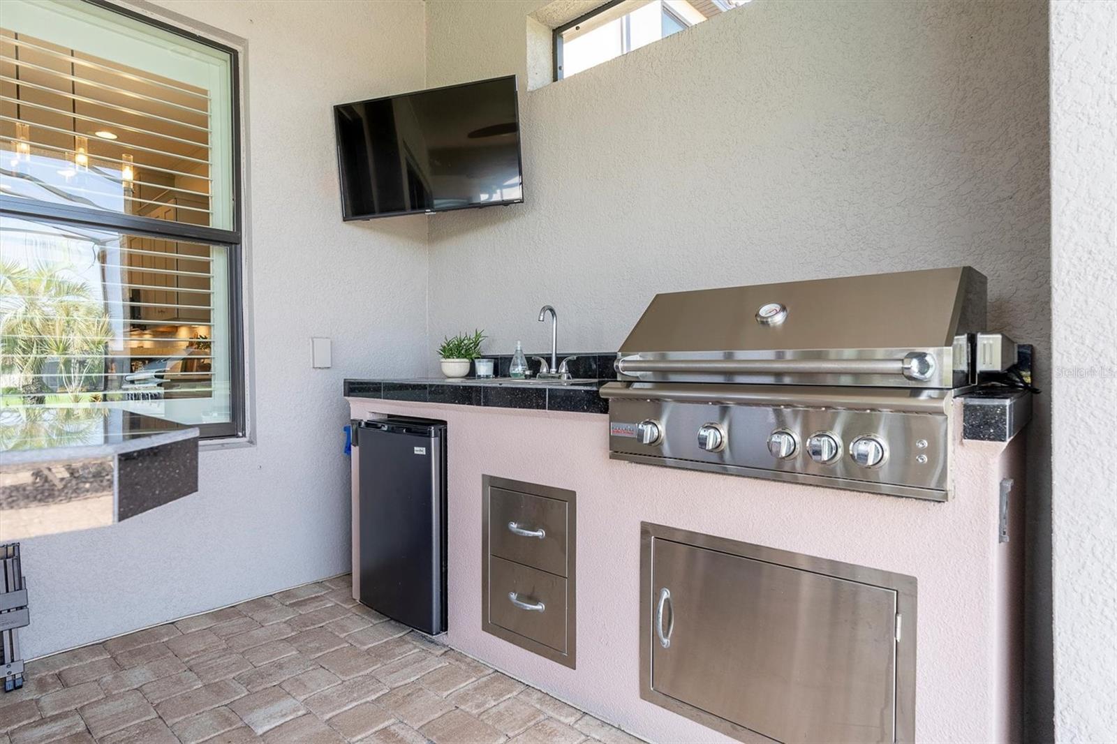 OUTDOOR KITCHEN