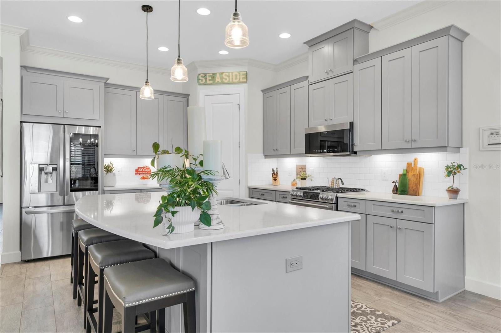 LUXURY CHEF'S KITCHEN