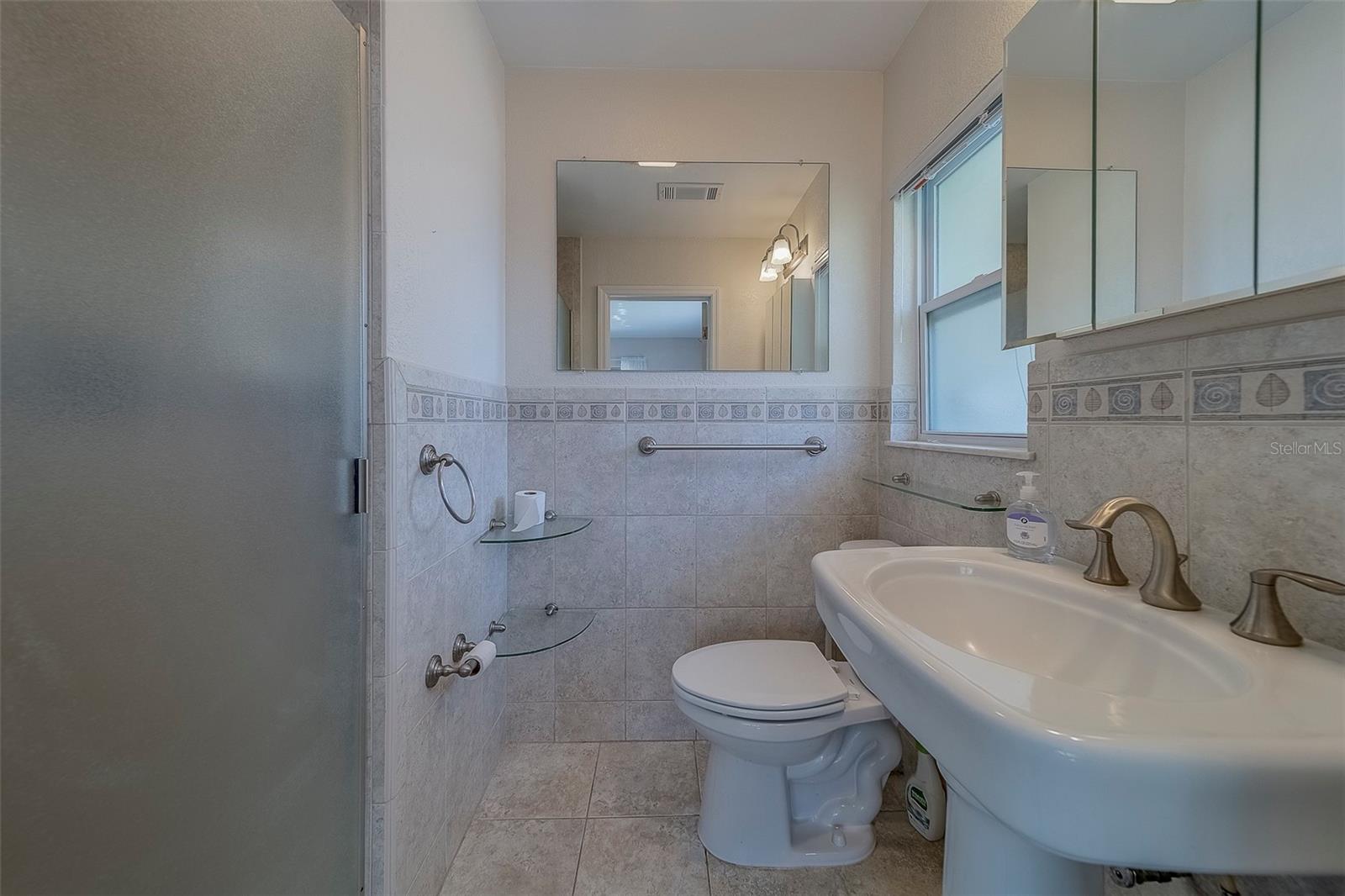 Master Ensuite, stand up shower